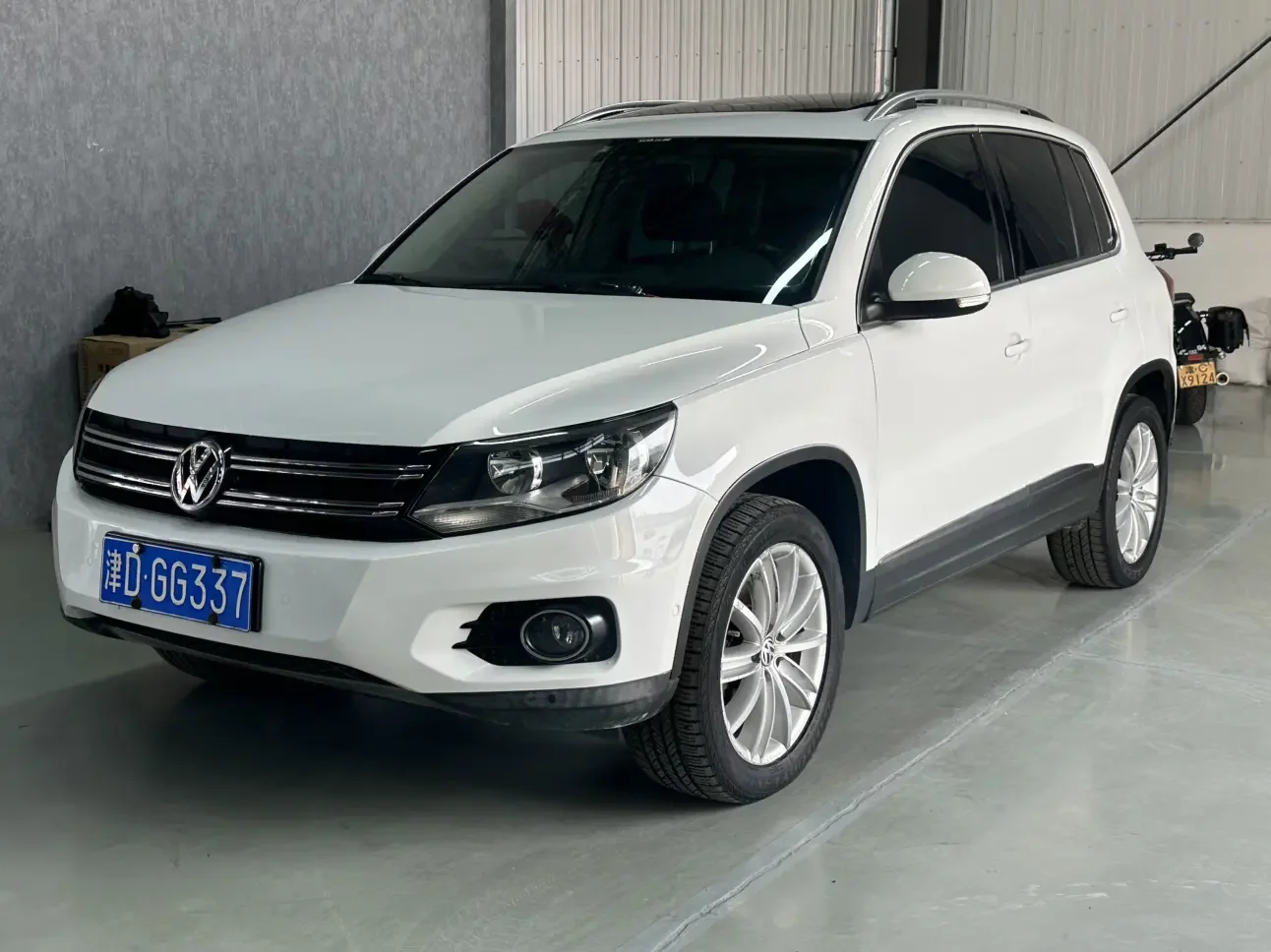 Volkswagen Tiguan (Tharu)