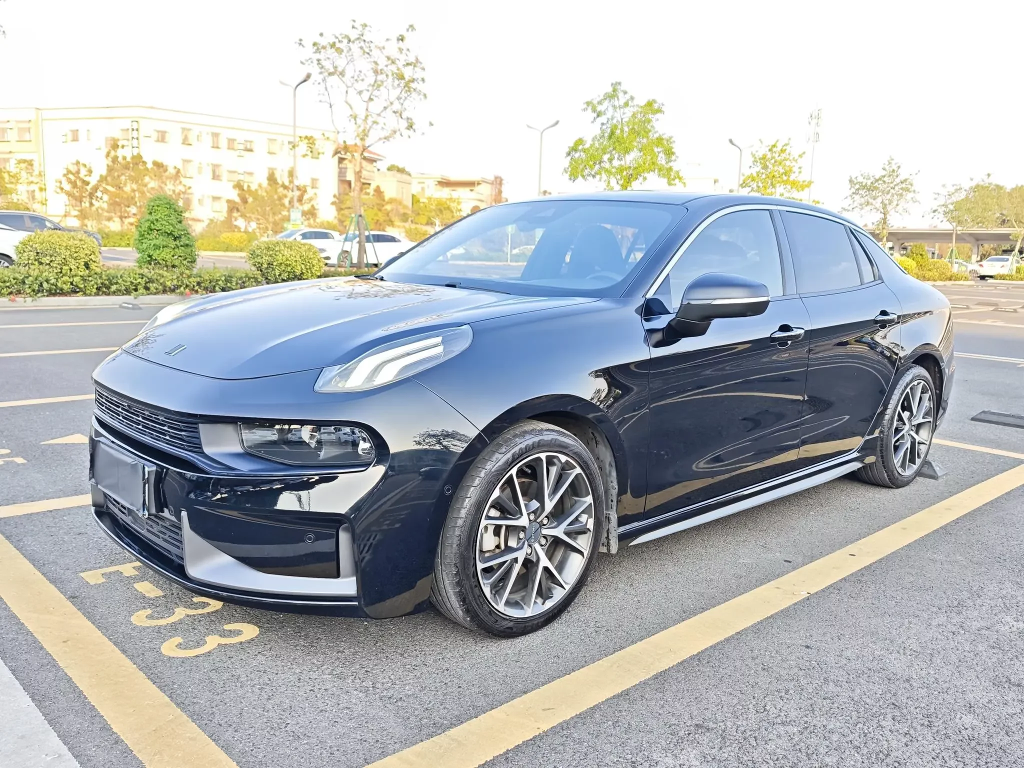Lynk & Co 03