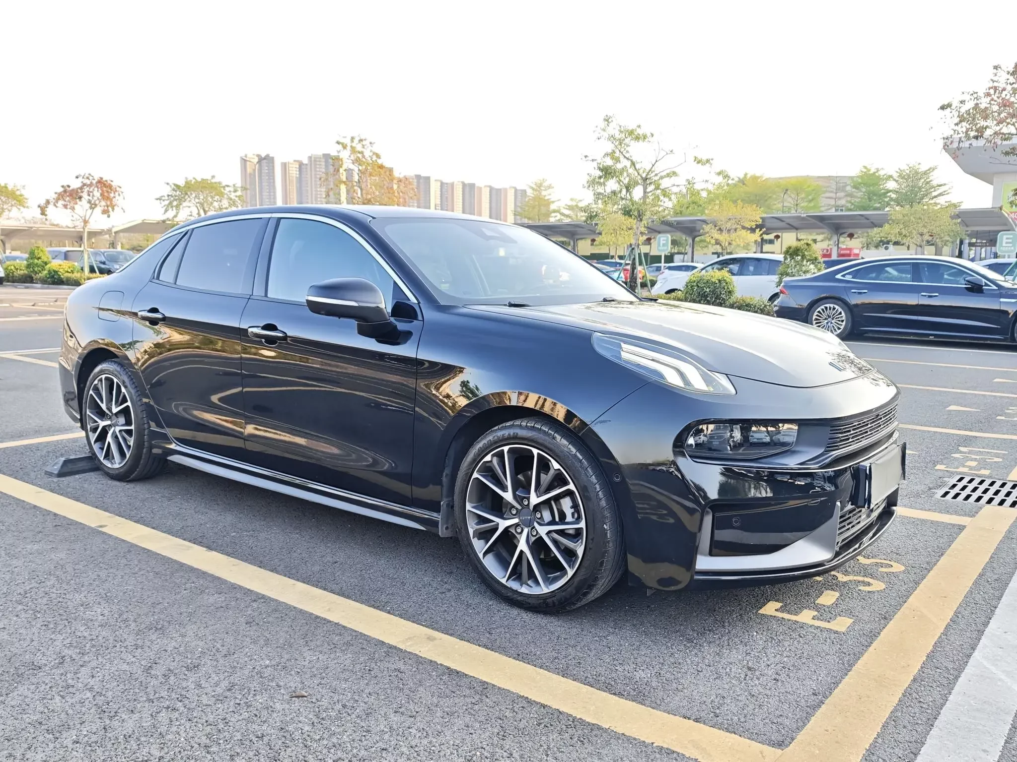 Lynk & Co 03