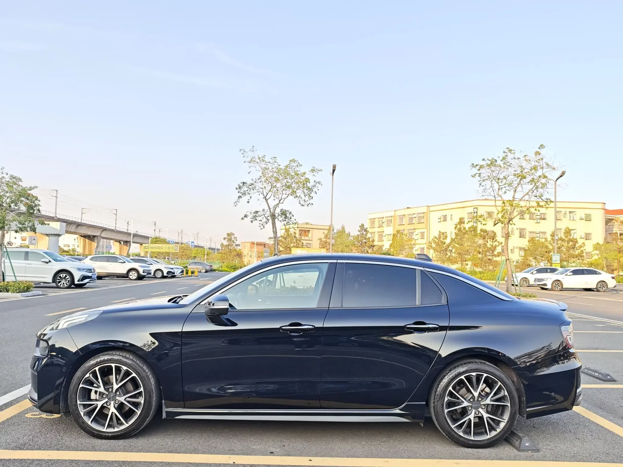 Lynk & Co 03