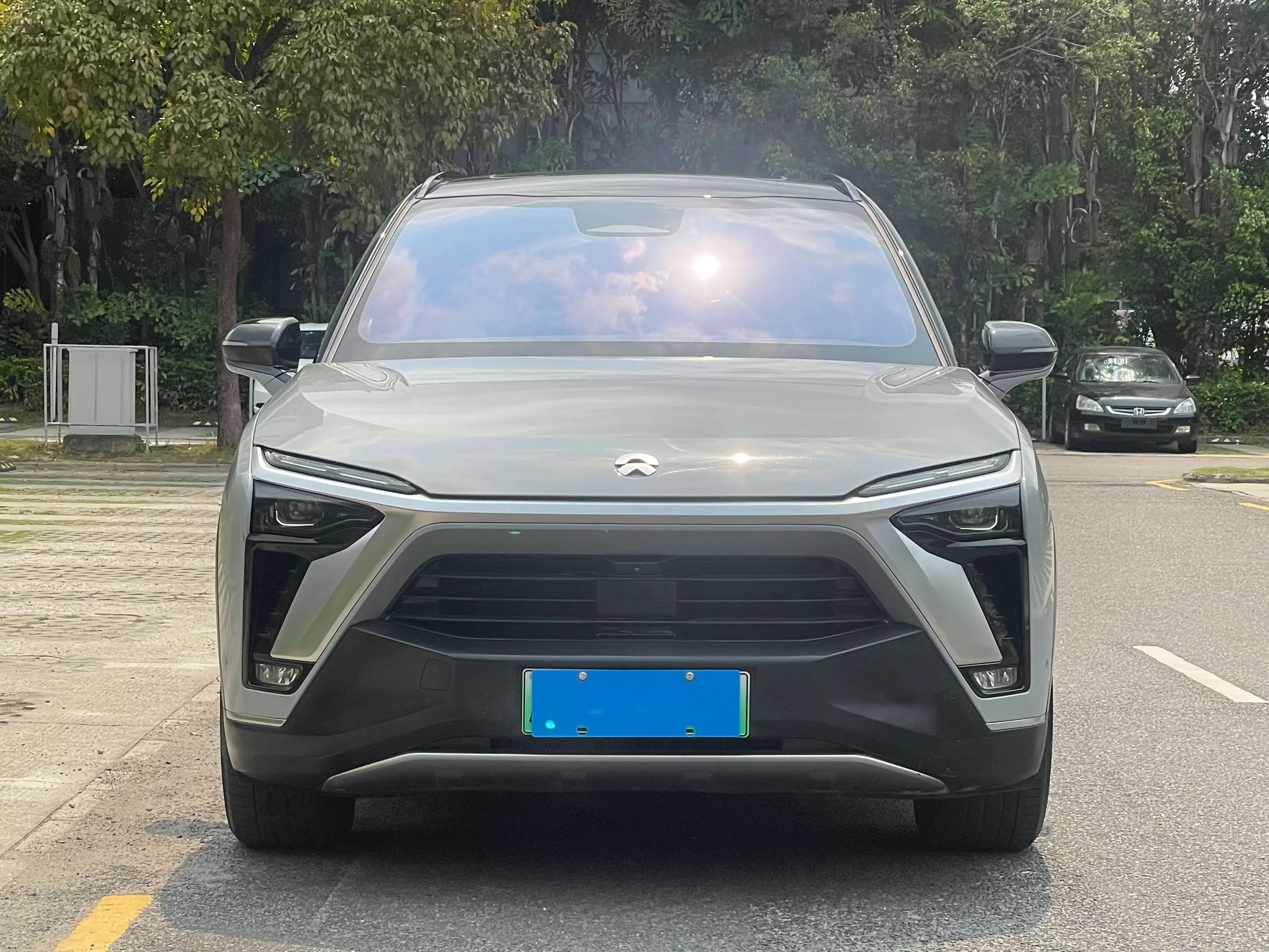 NIO ES8