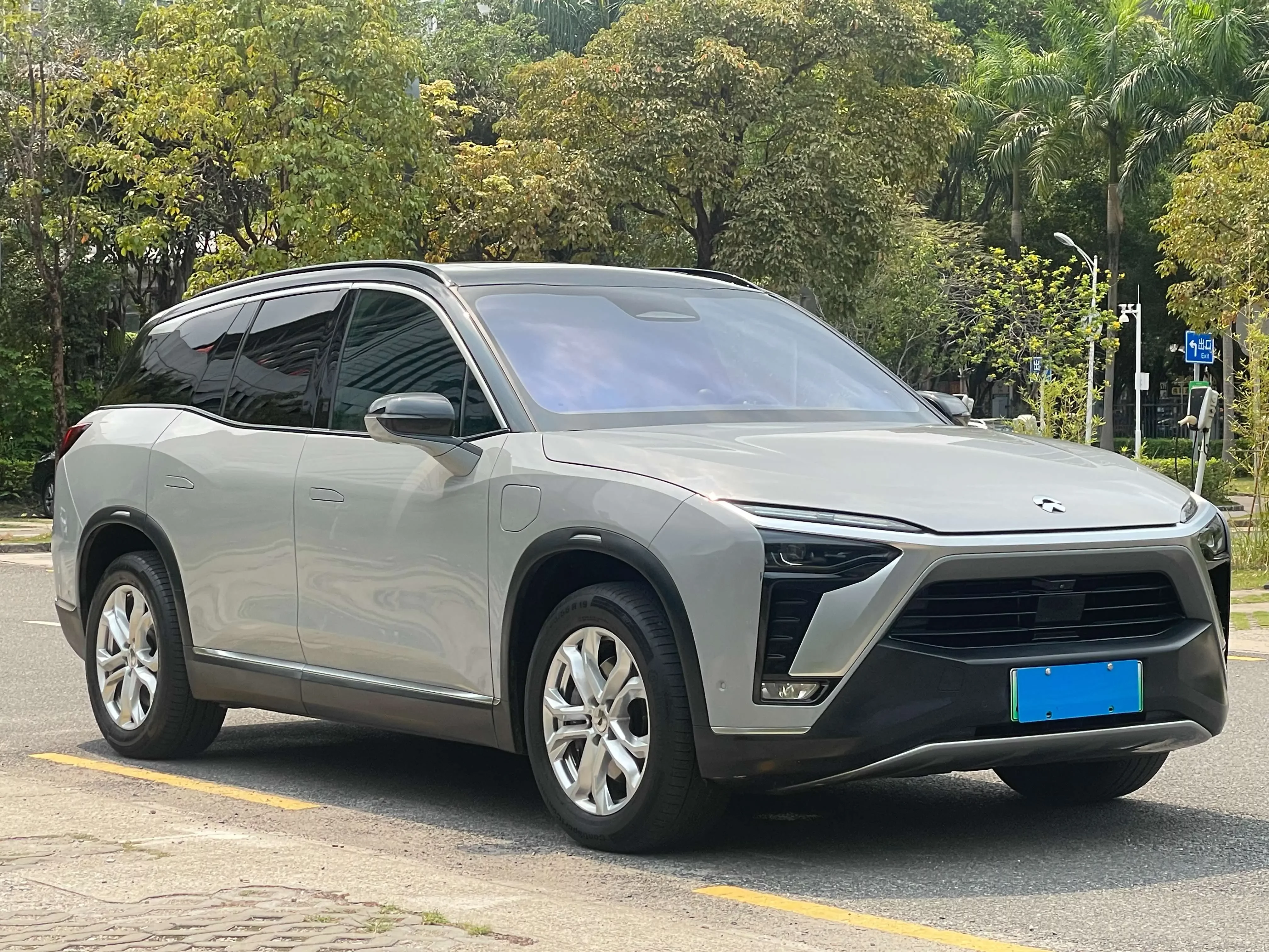 NIO ES8