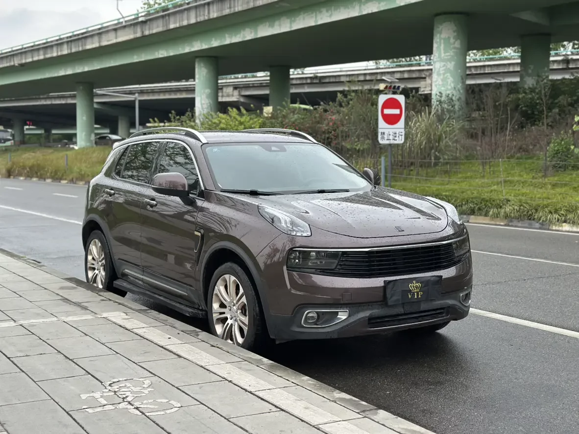 Lynk & Co 01