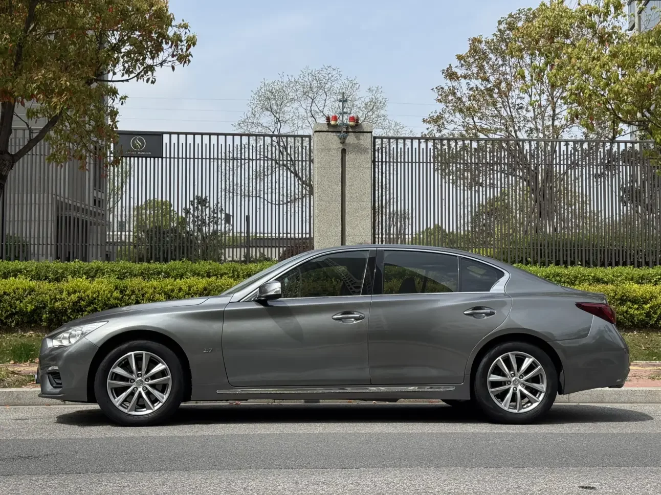 Infiniti Q50L