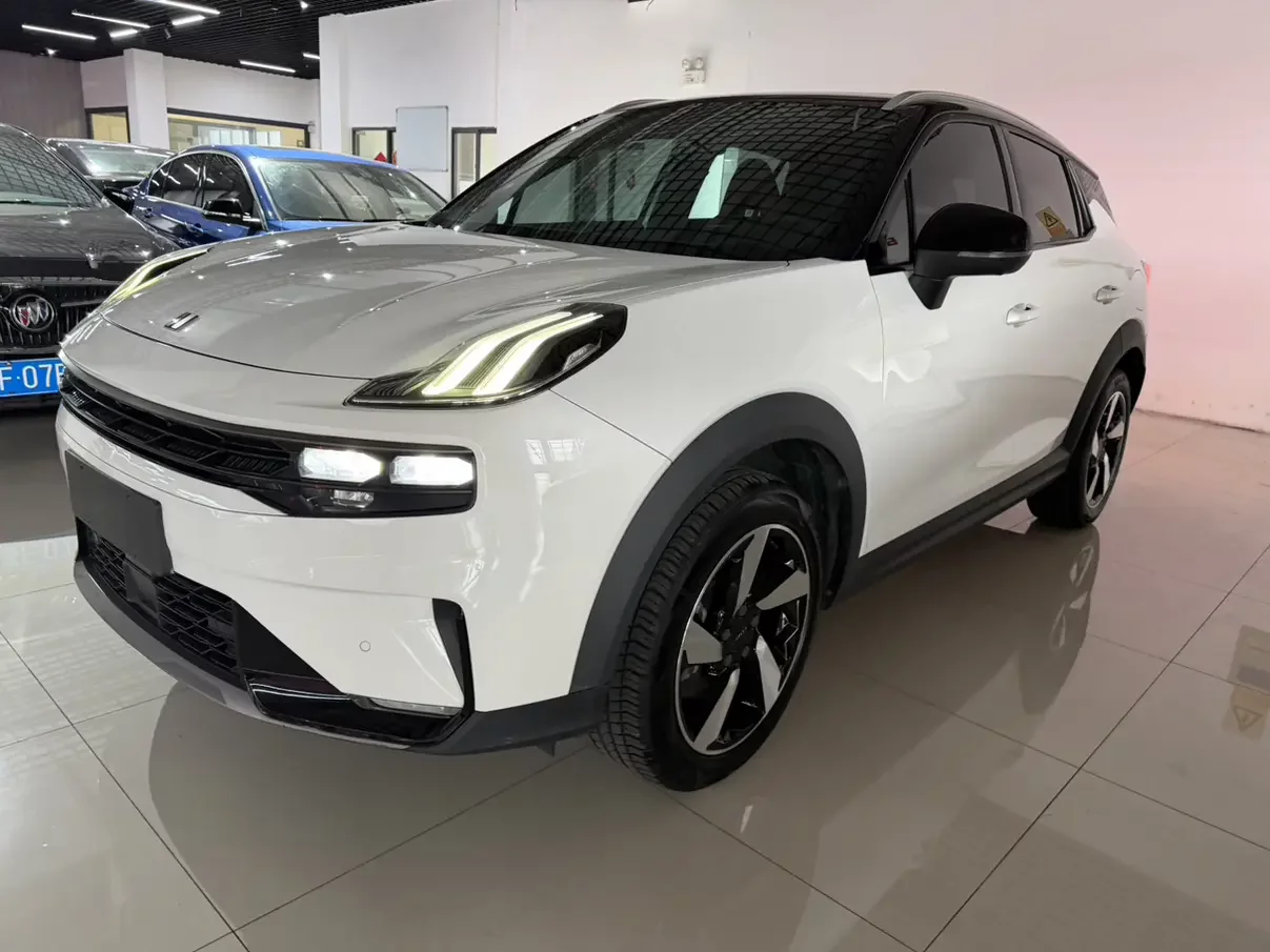 Lynk & Co 06