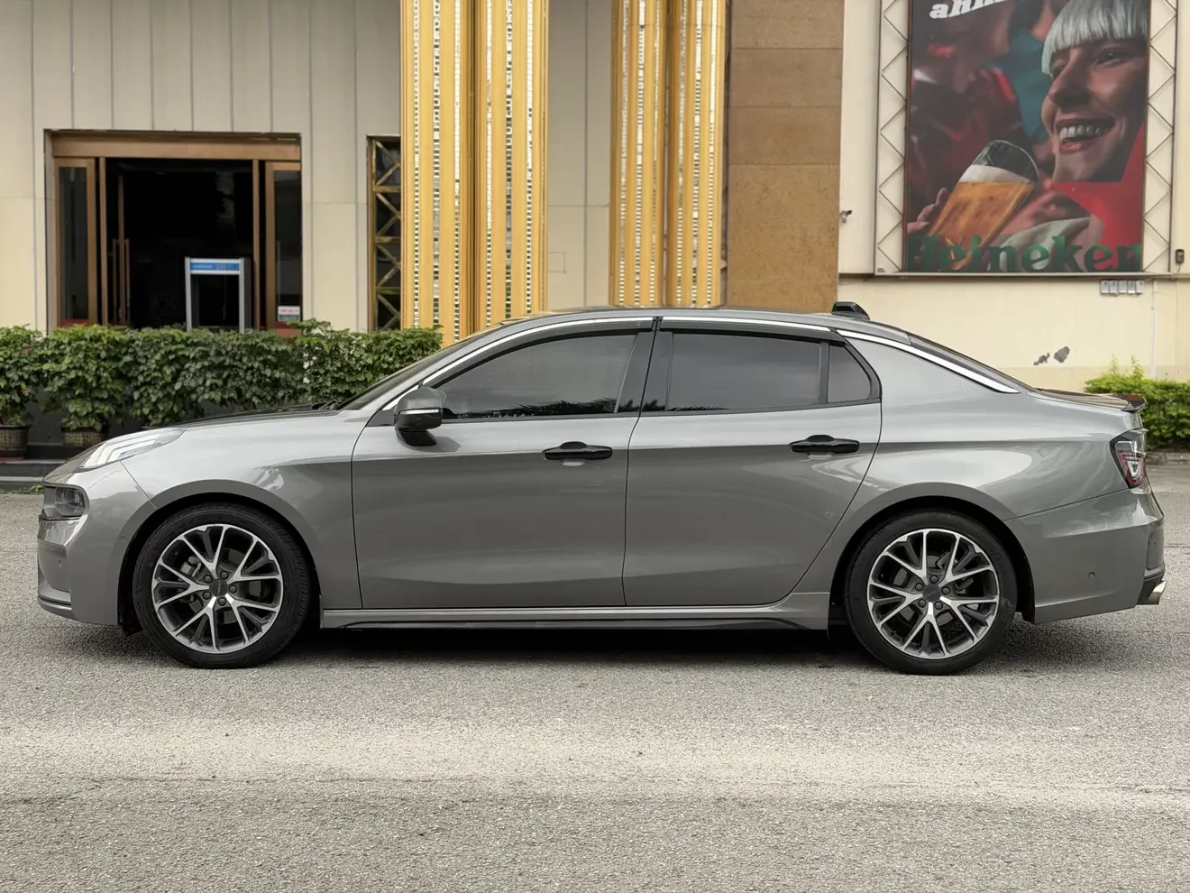 Lynk & Co 03