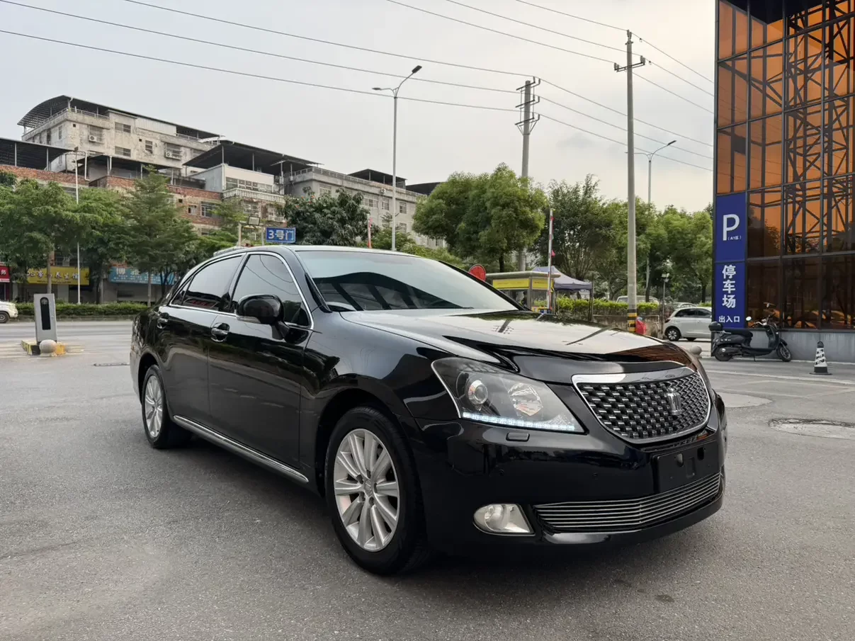 Toyota crown