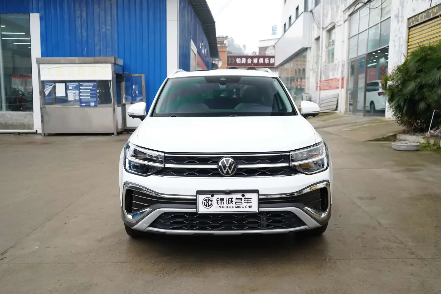 Volkswagen Tharu