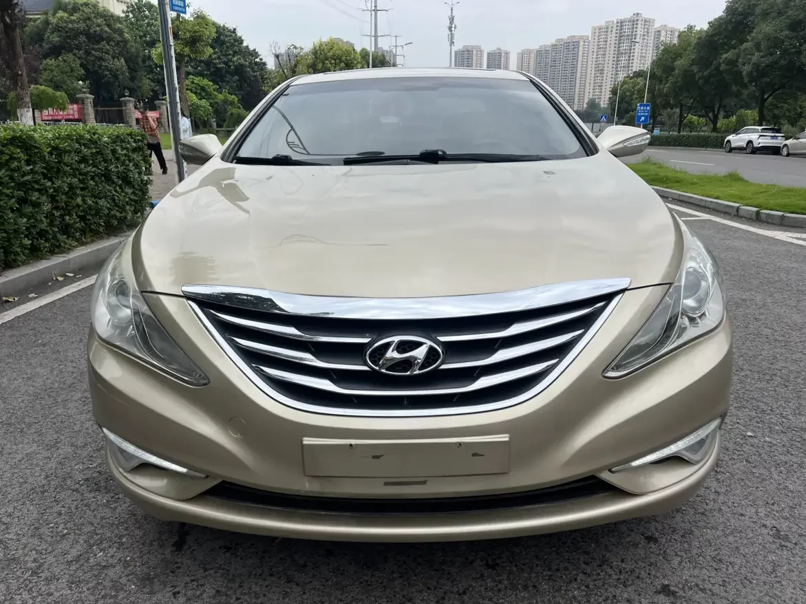 Hyundai sonata eight