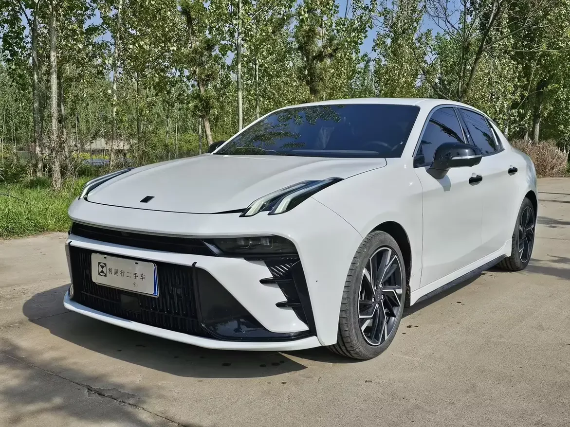 Lynk & Co 03