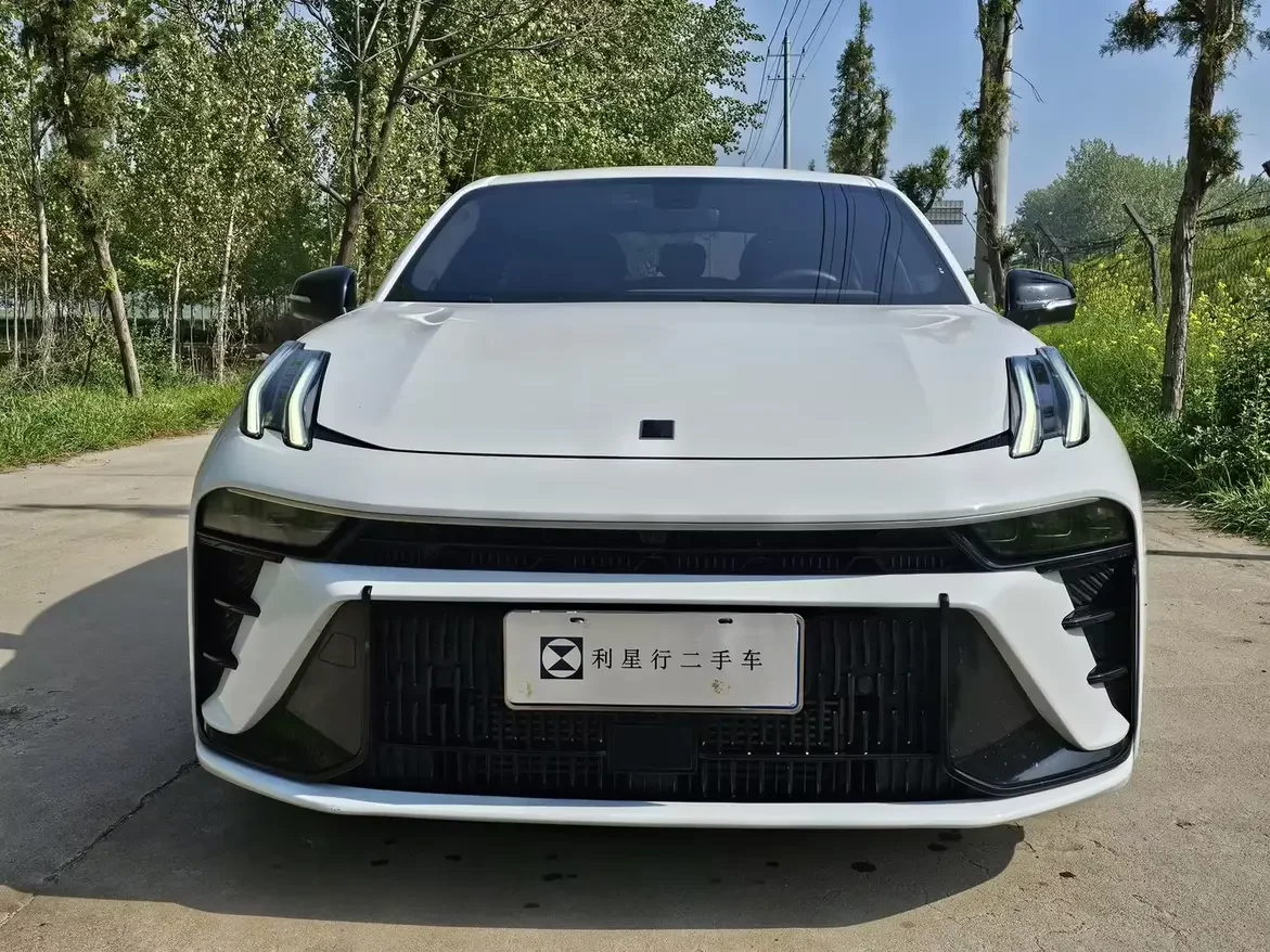 Lynk & Co 03