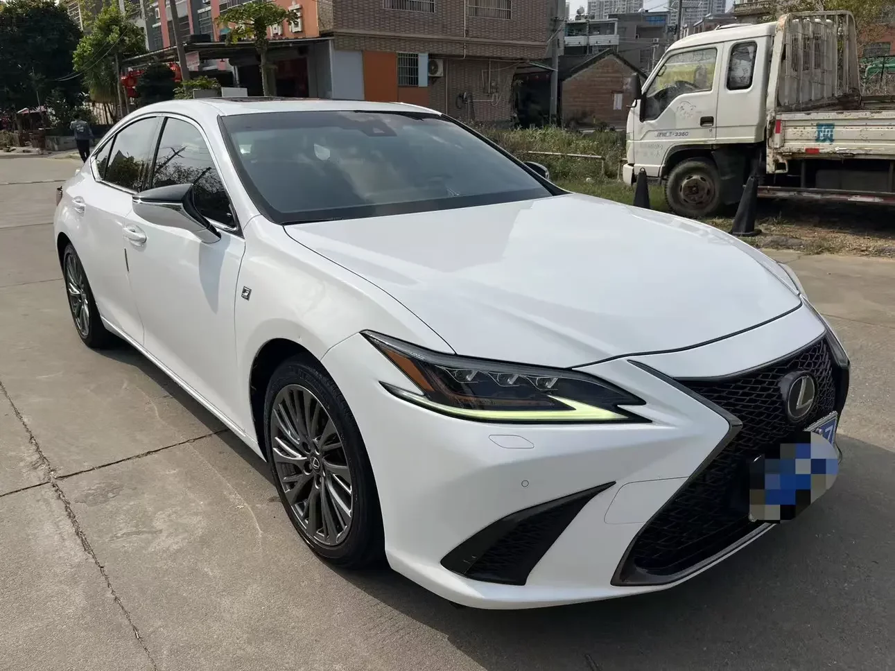 Lexus ES