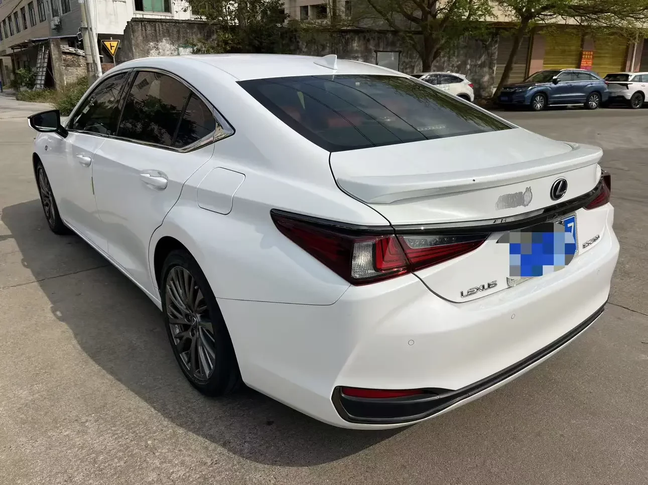 Lexus ES