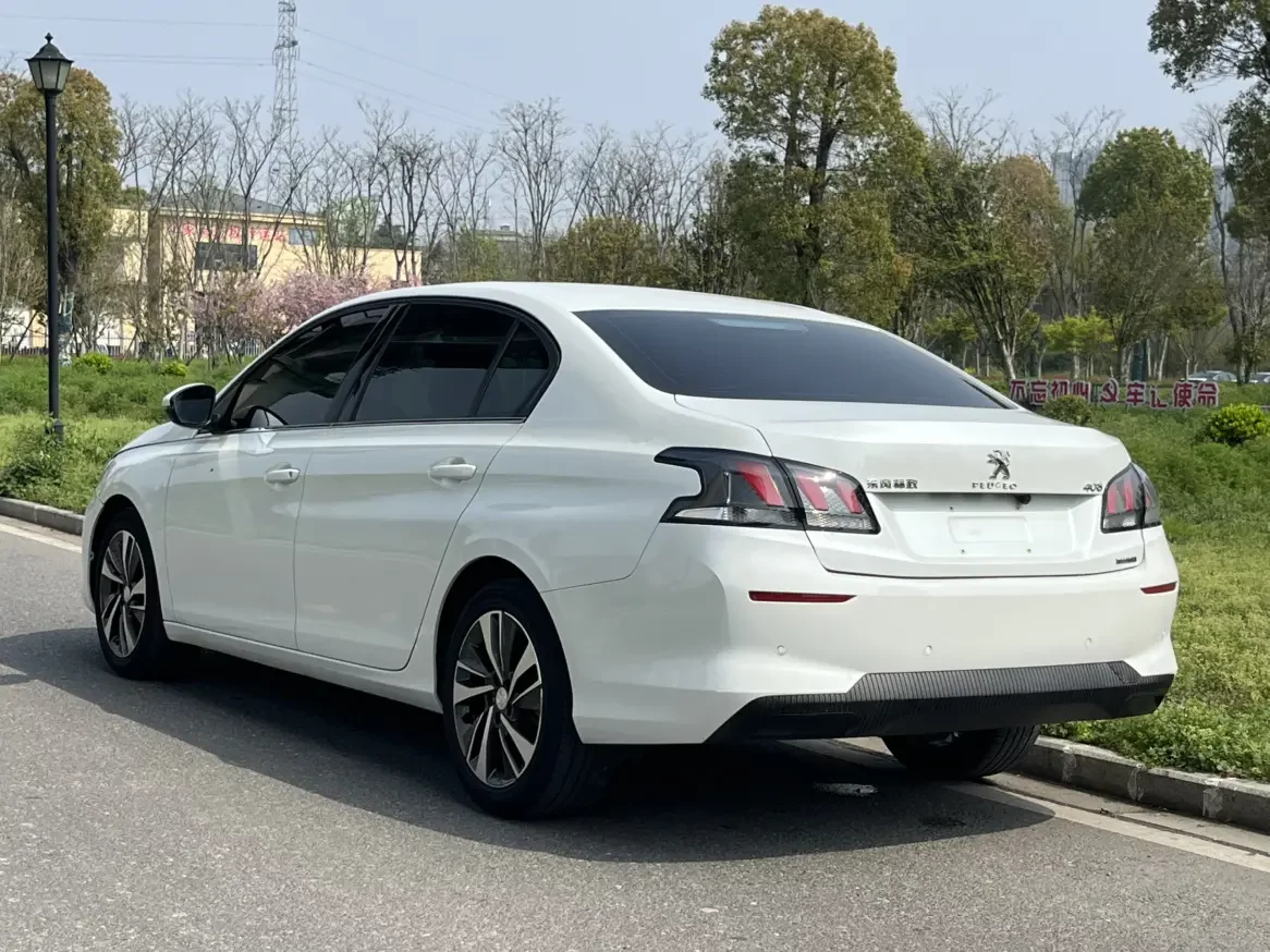 Peugeot 408