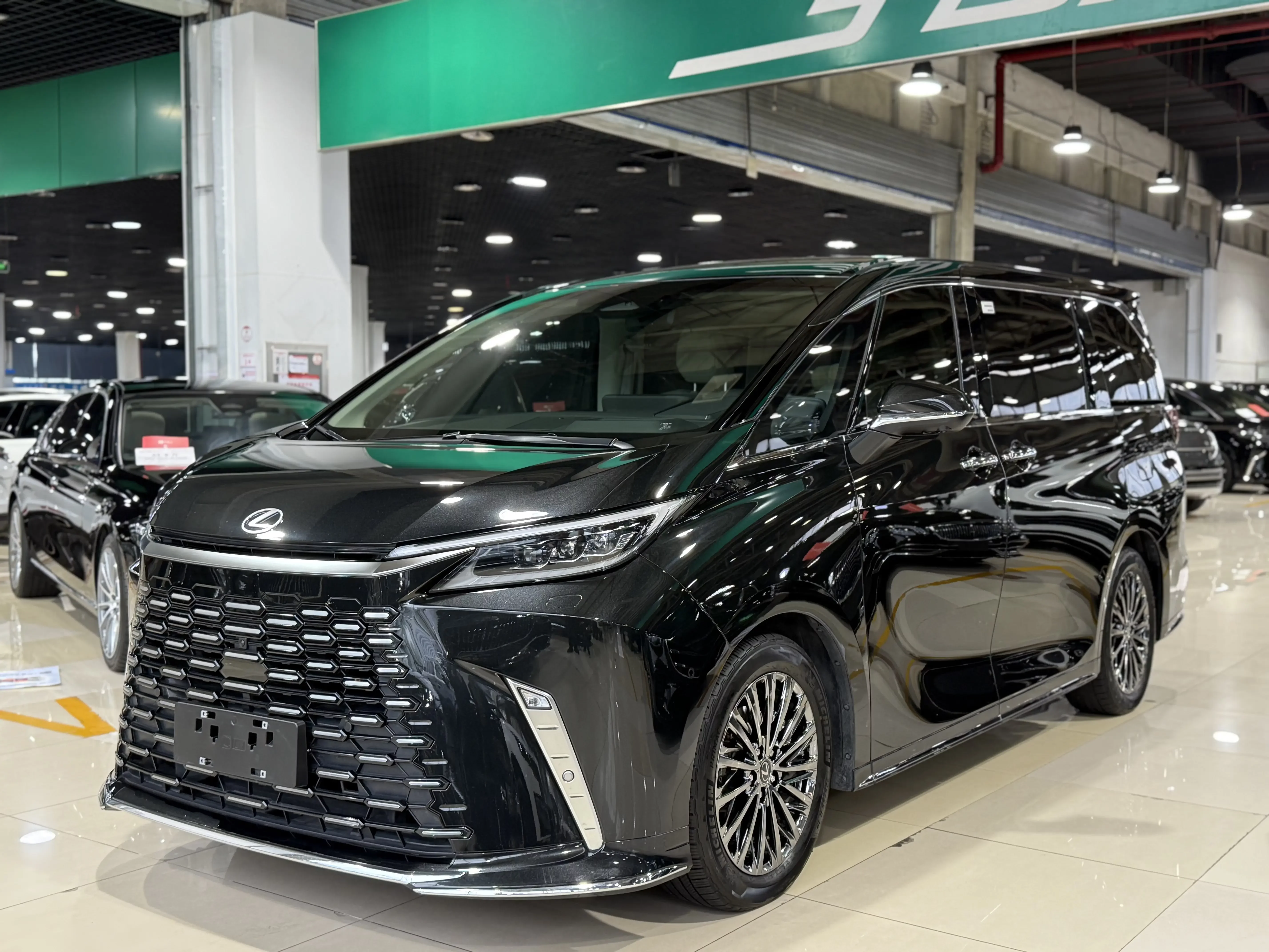 Lexus LM
