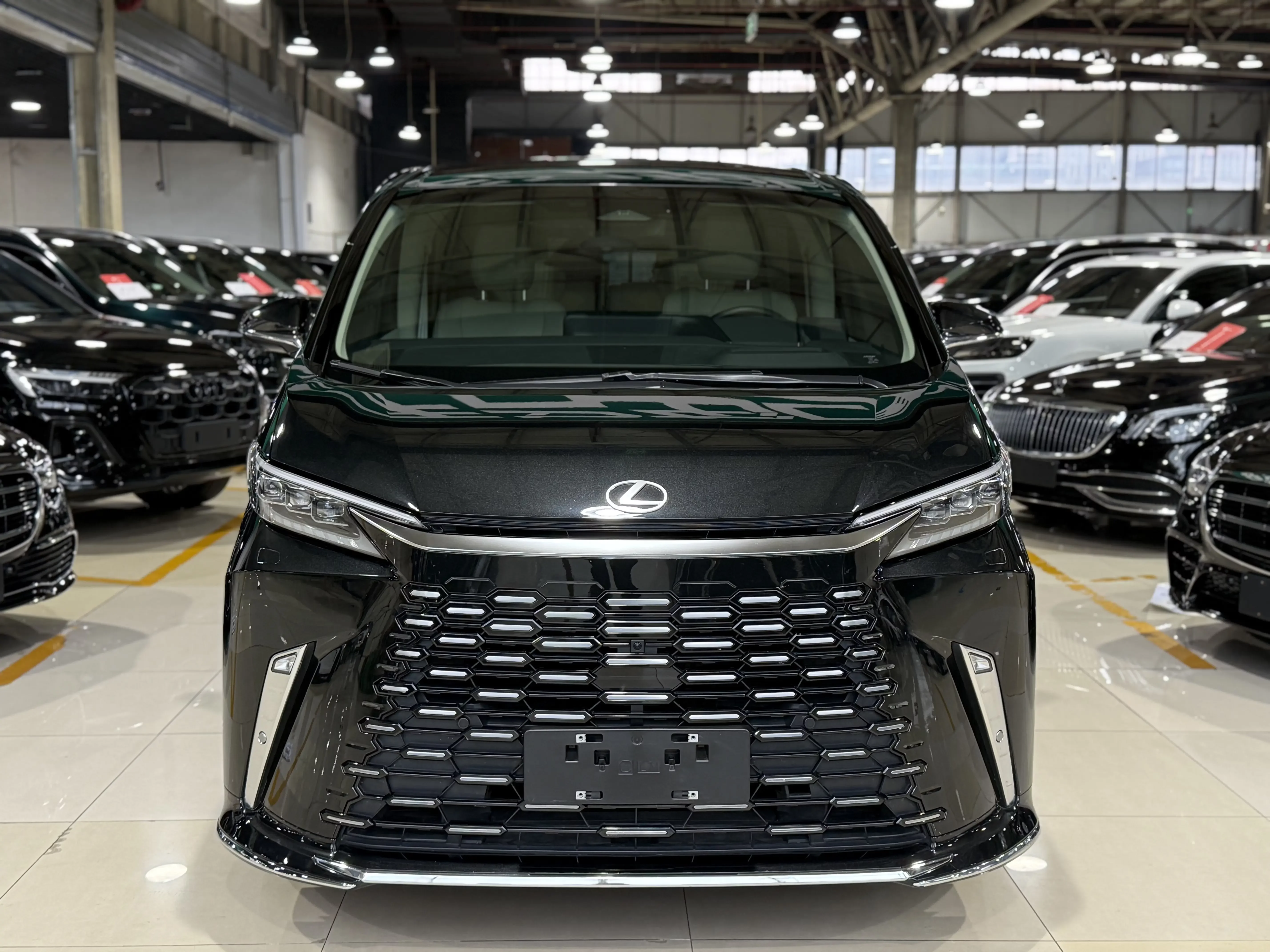 Lexus LM