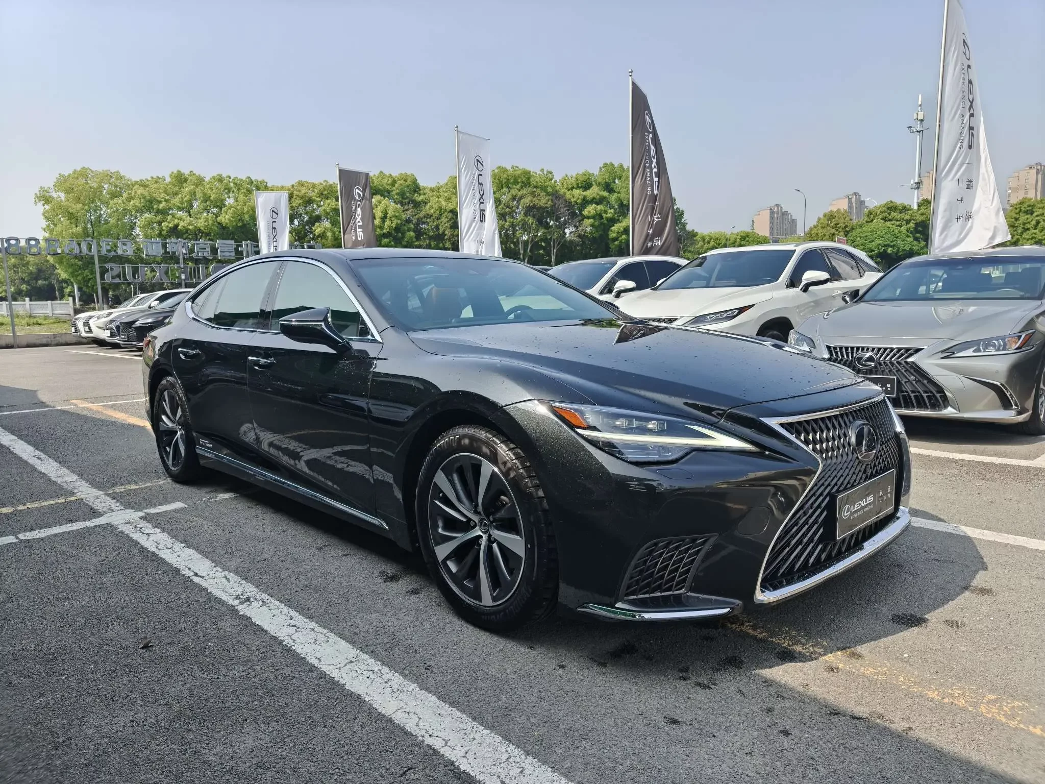 Lexus LS
