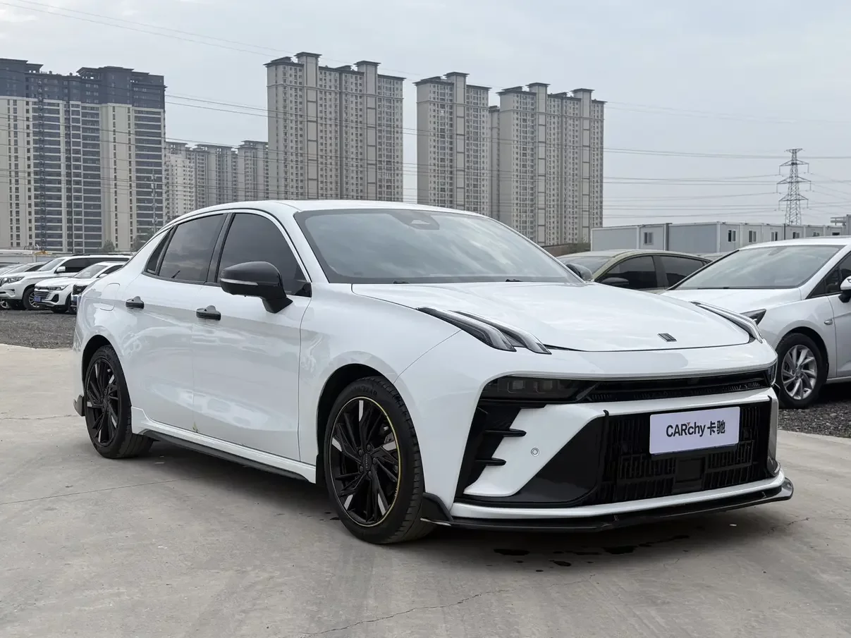 Lynk & Co 03