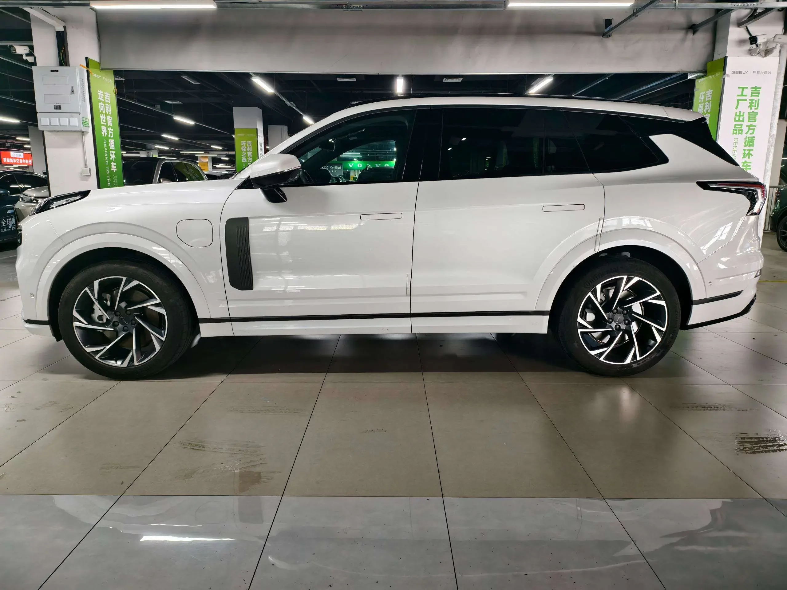 Lynk & Co 09 EM-P