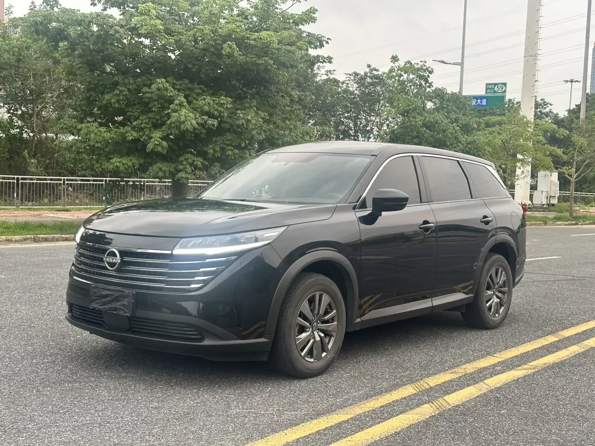 Nissan Explore the land