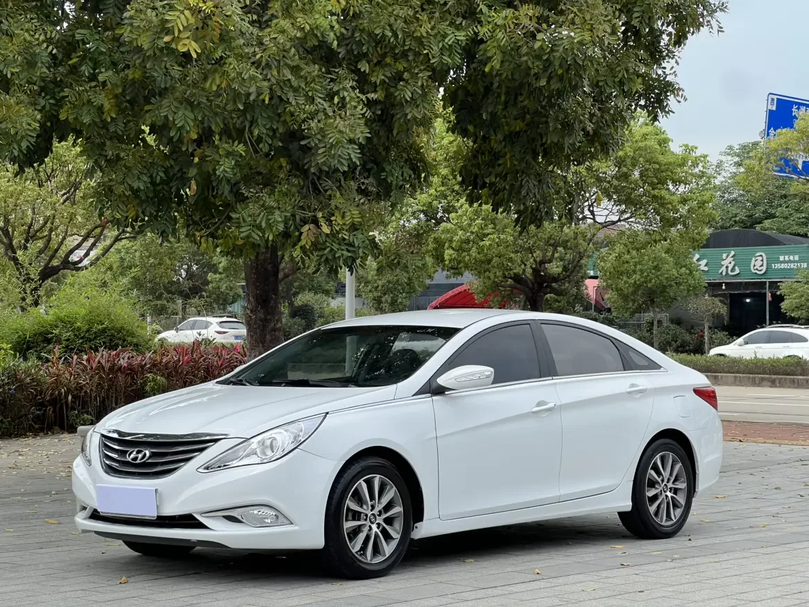 Hyundai sonata eight