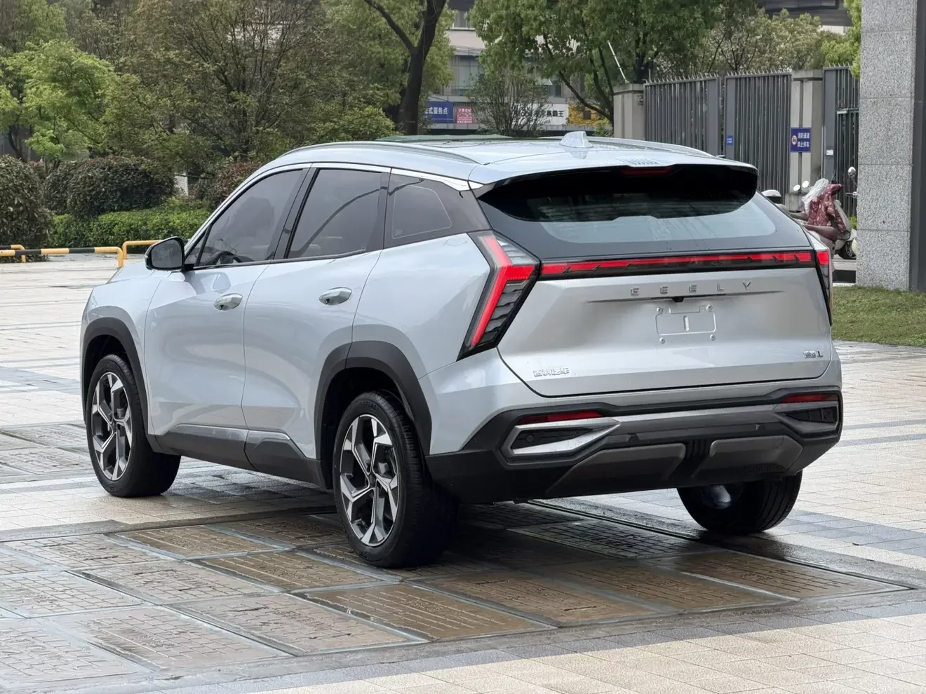Geely Atlas L
