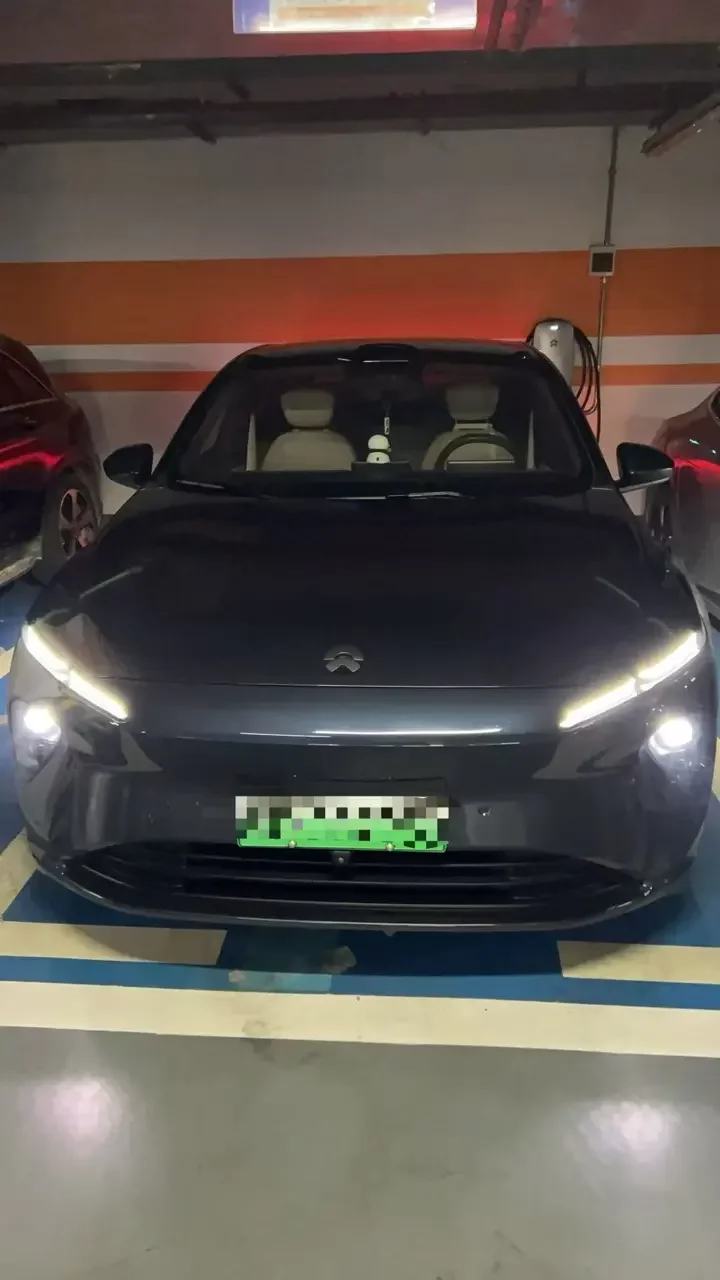 NIO ET7