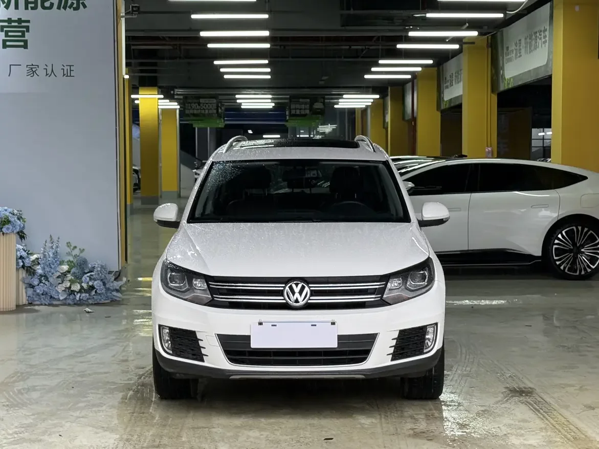 Volkswagen Tiguan (Tharu)