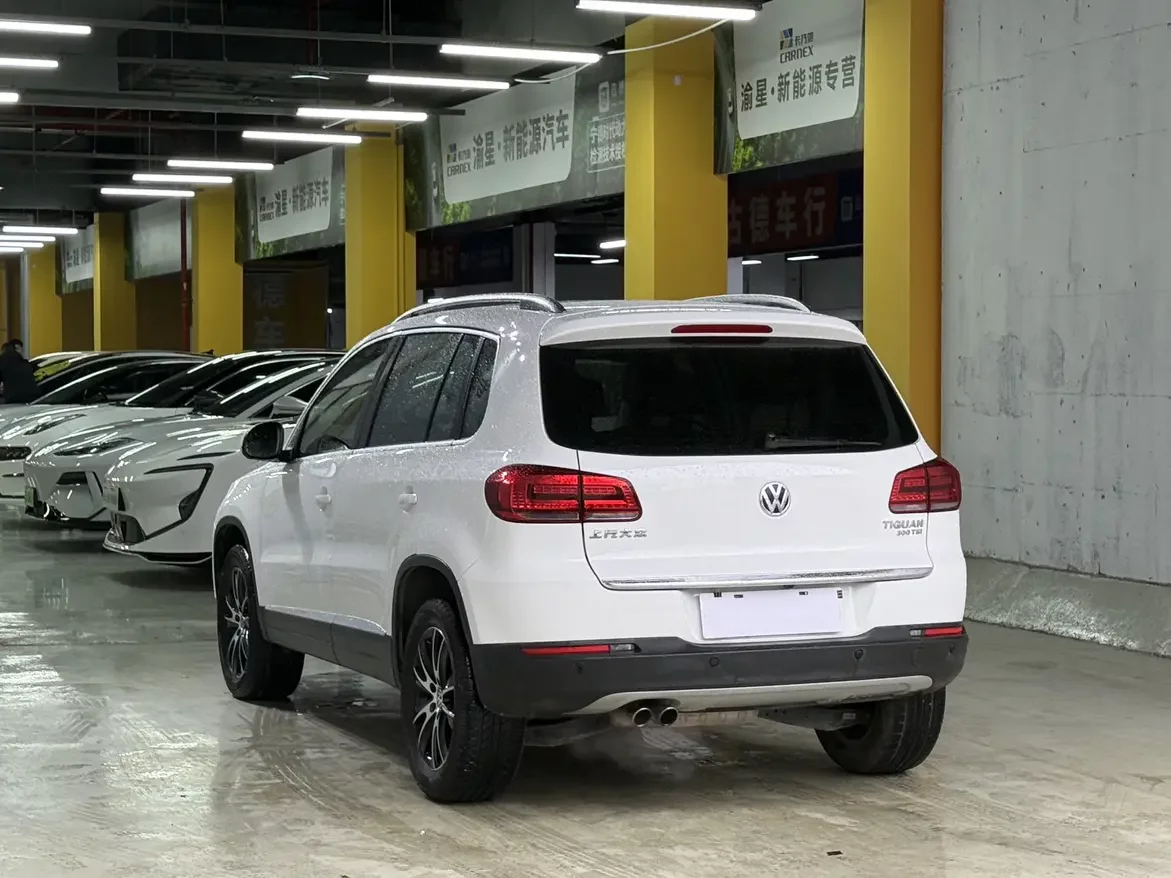 Volkswagen Tiguan (Tharu)