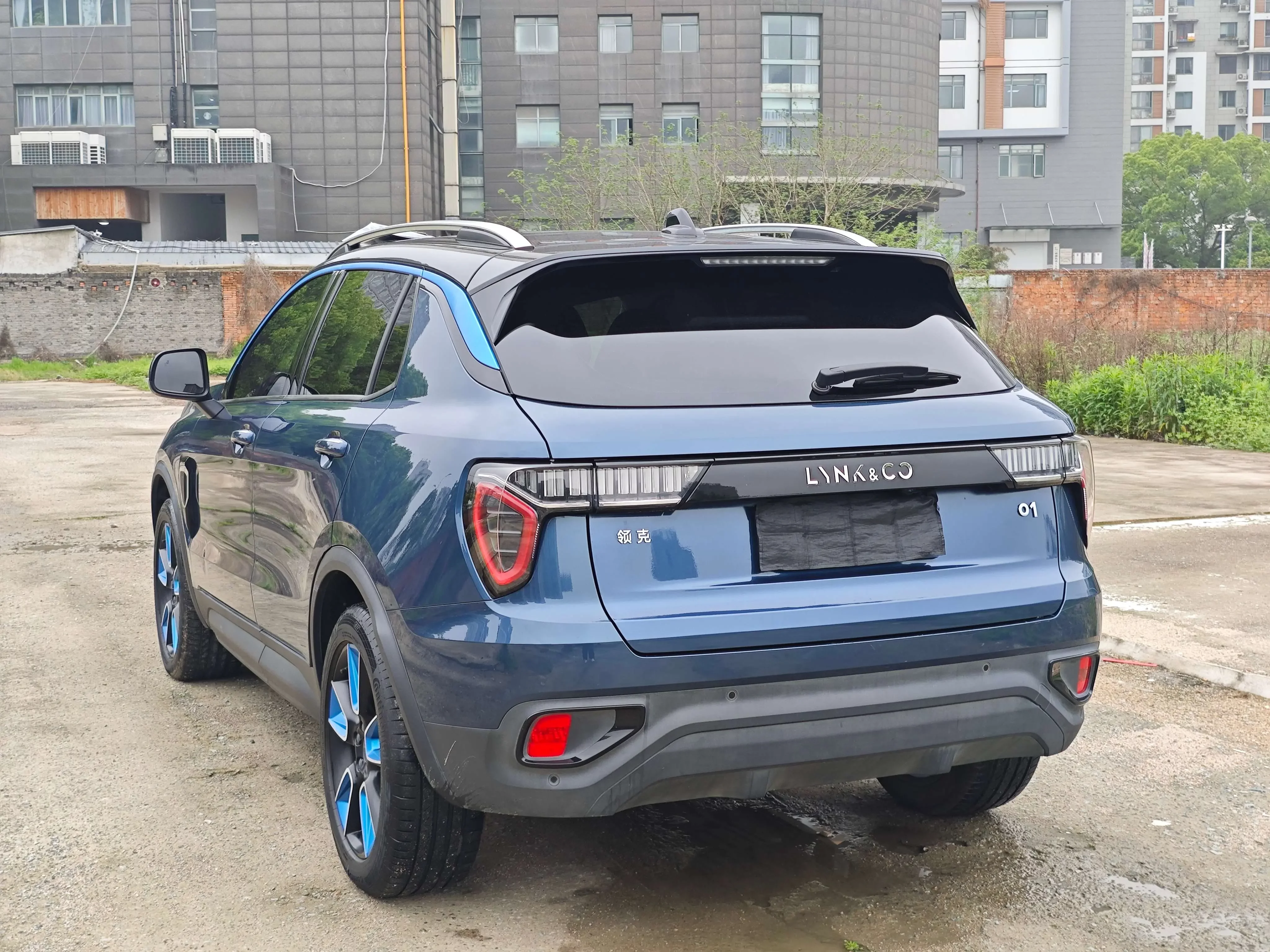 Lynk & Co 01