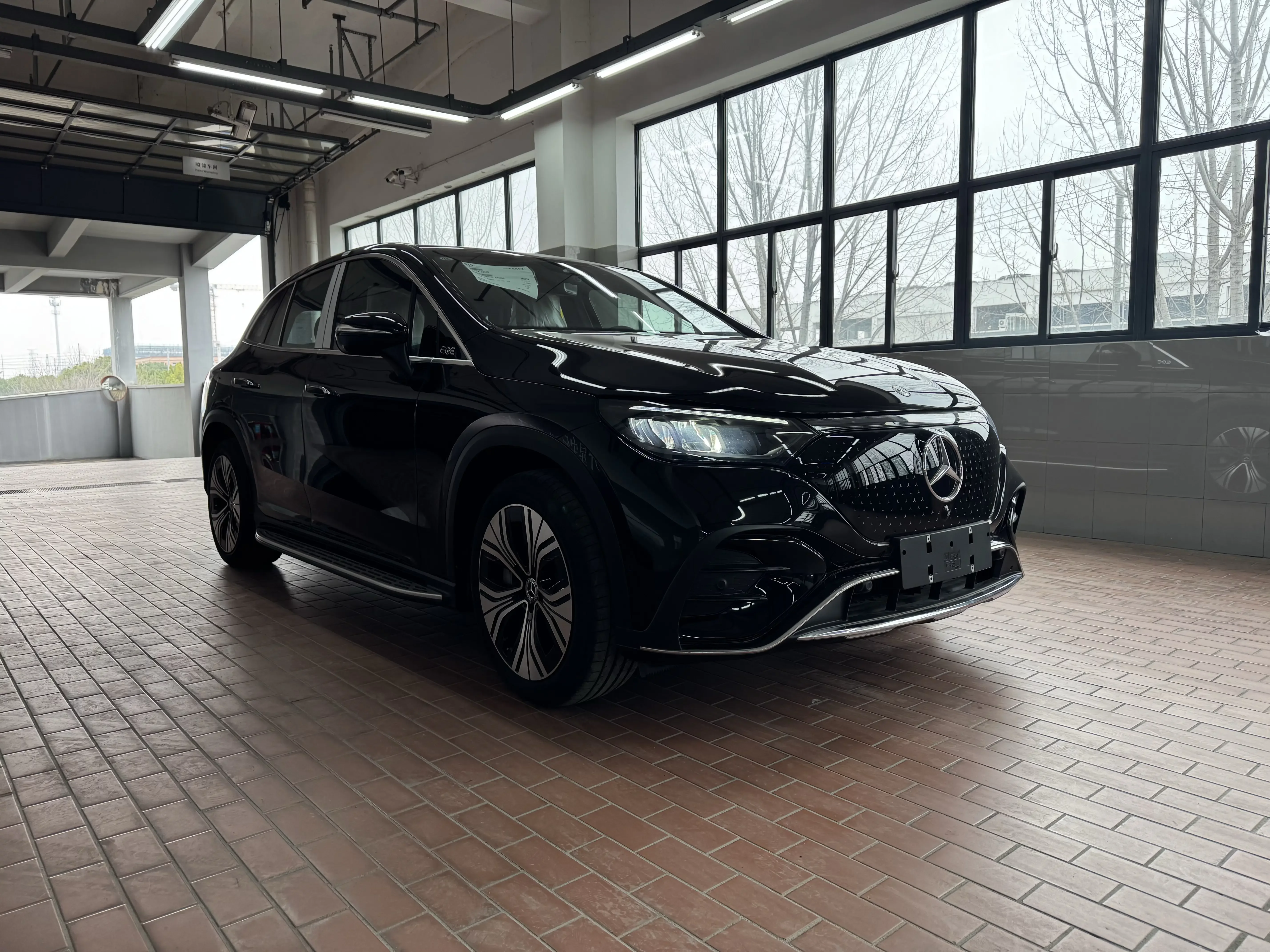 Mercedes-Benz EQE SUV