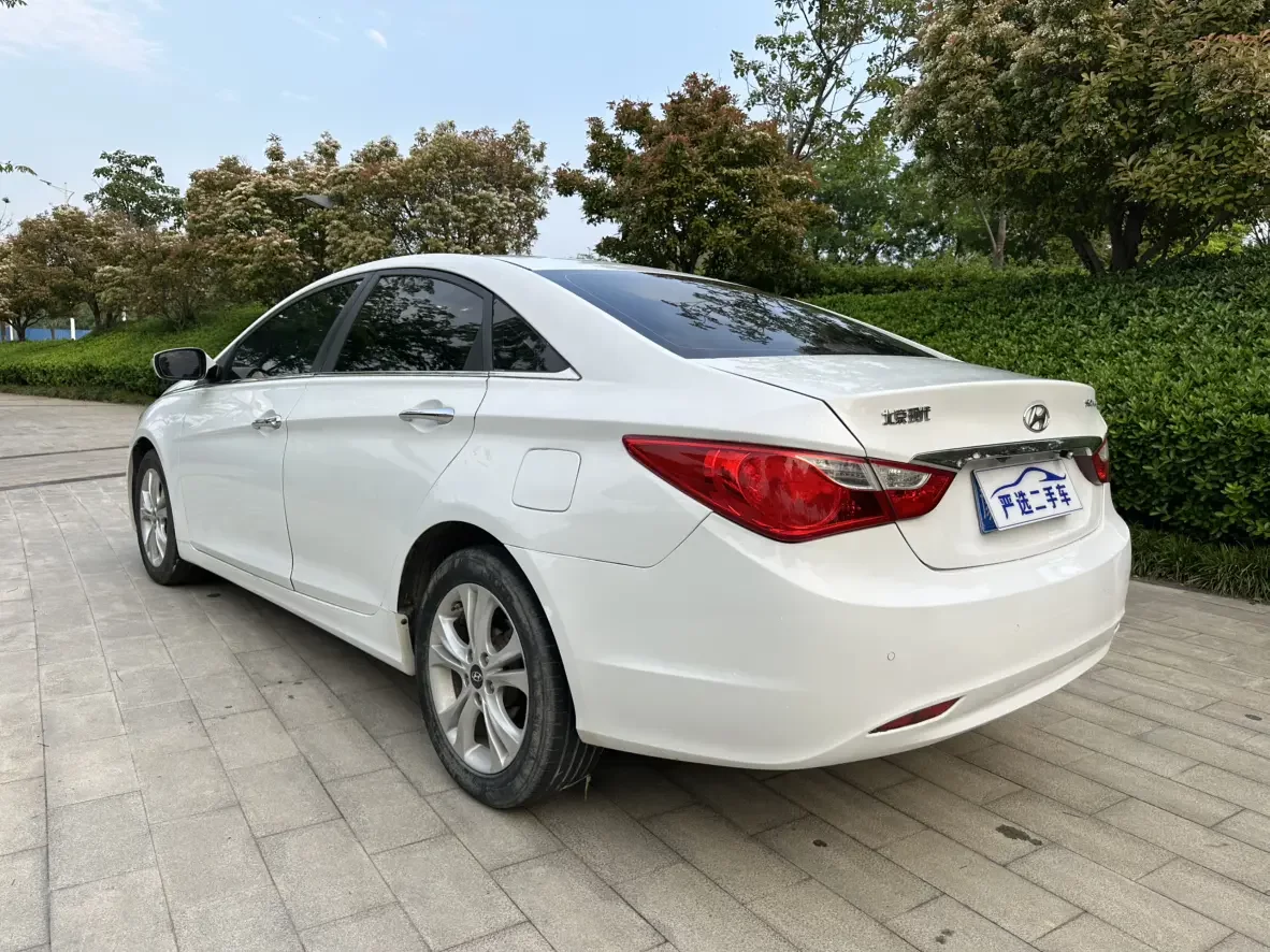 Hyundai sonata eight