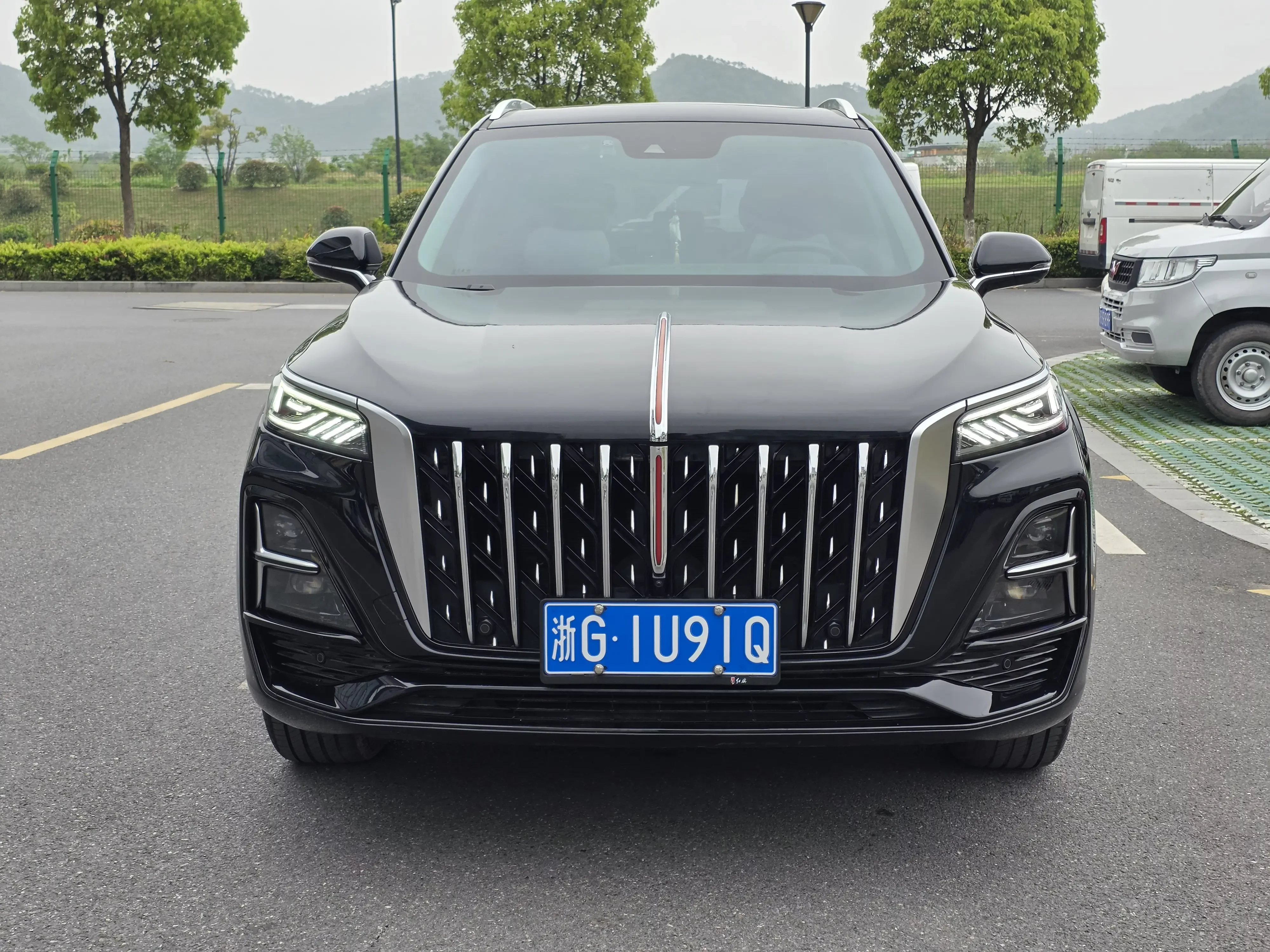 Hongqi HS5