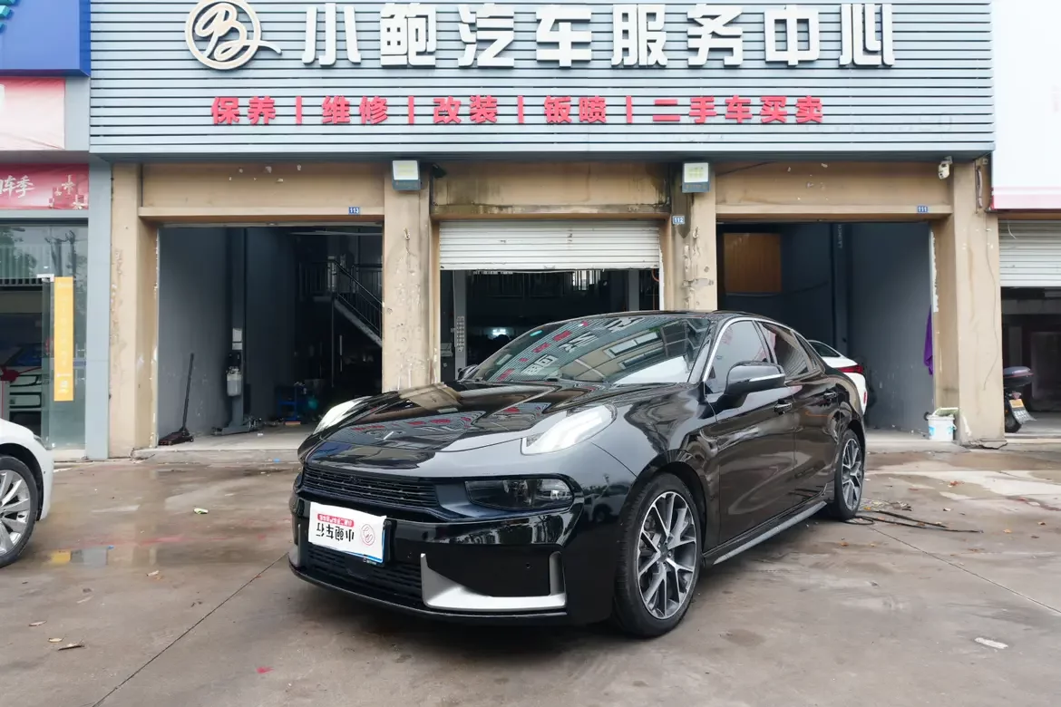 Lynk & Co 03