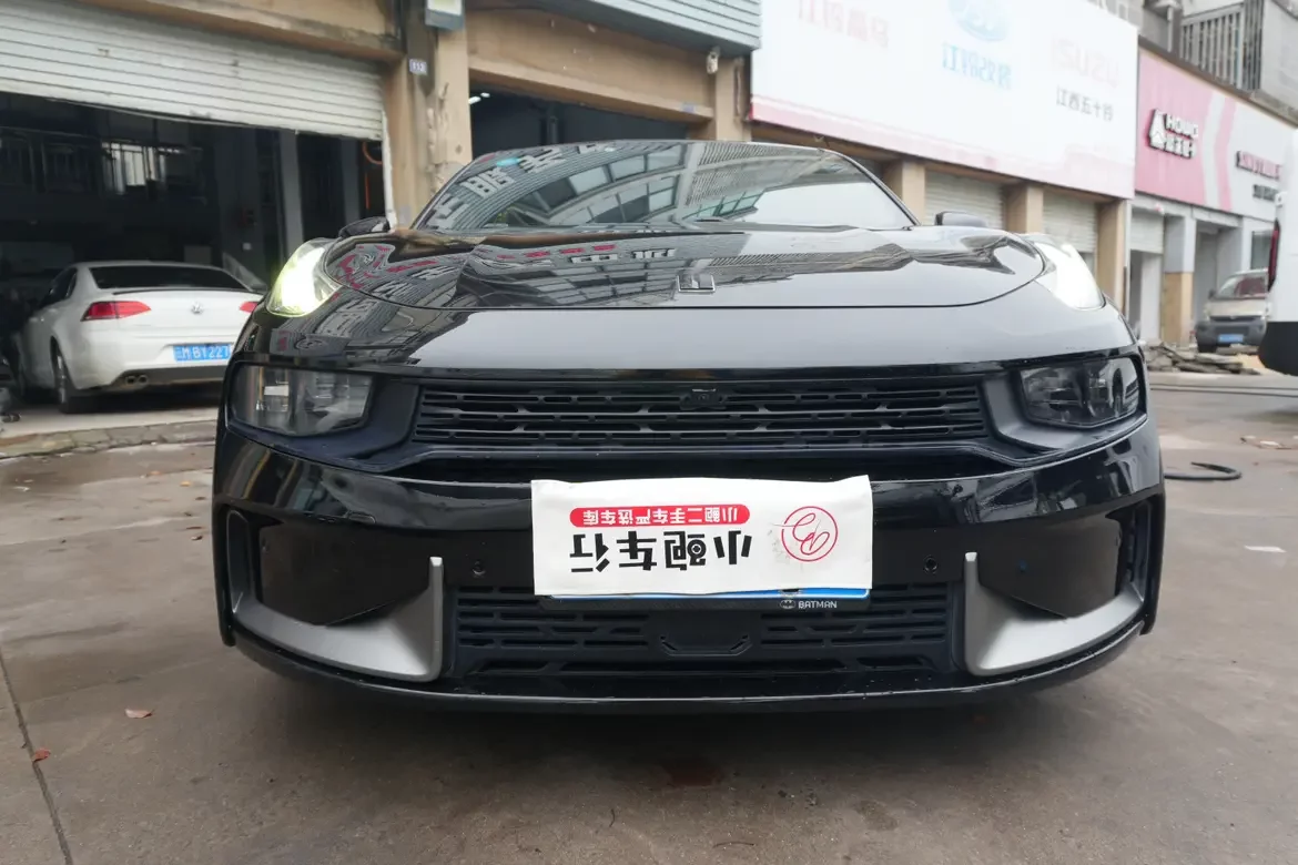 Lynk & Co 03