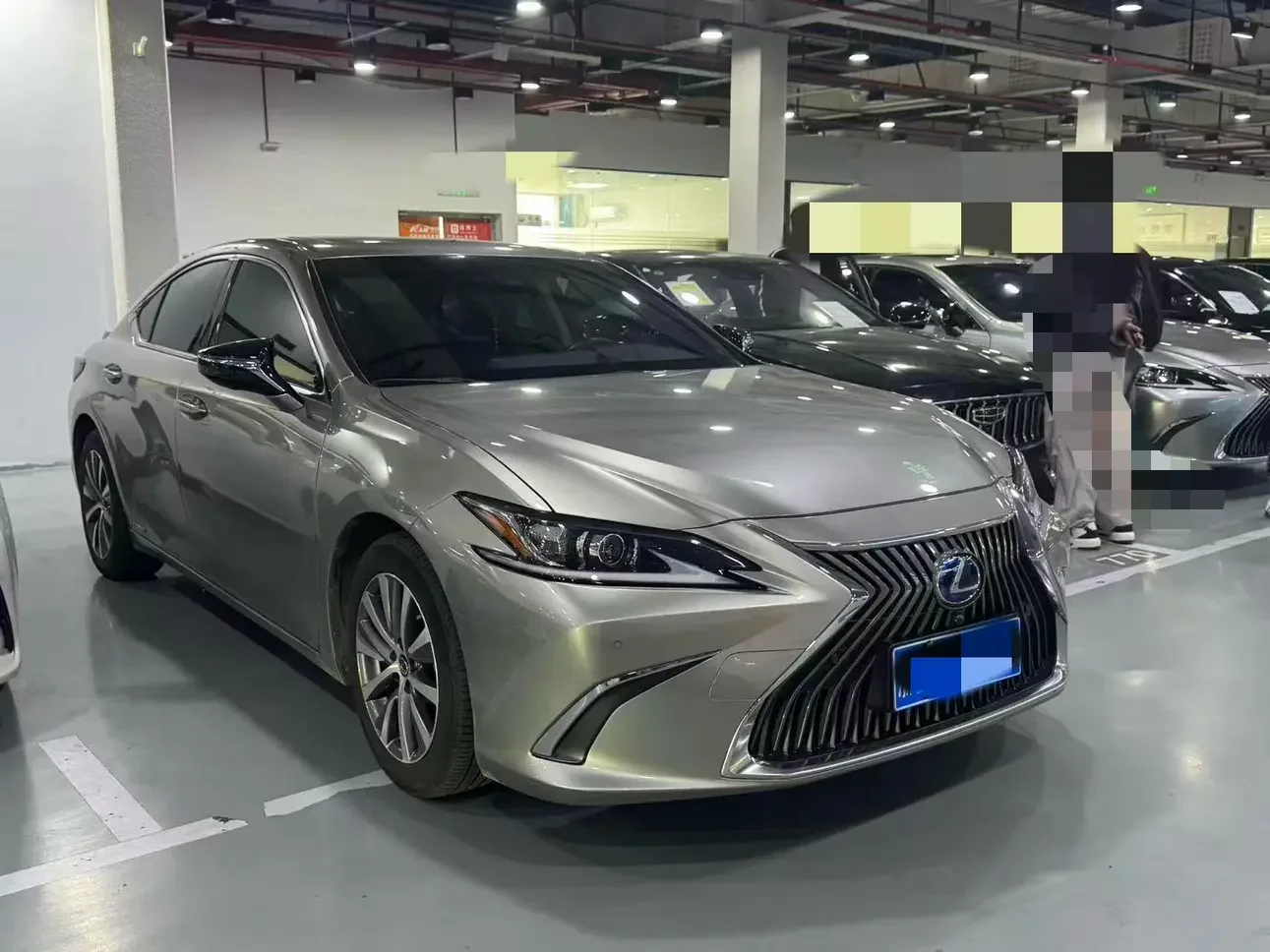 Lexus ES