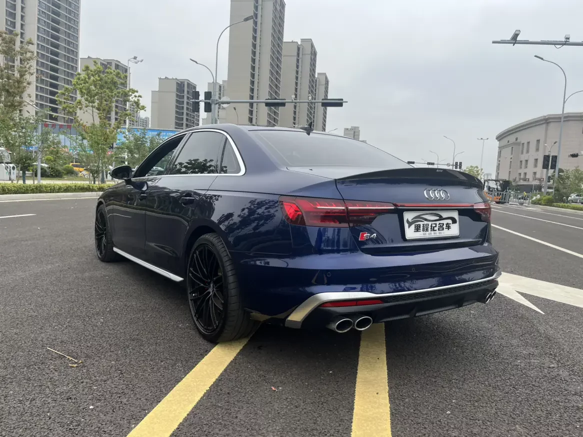 Audi S4