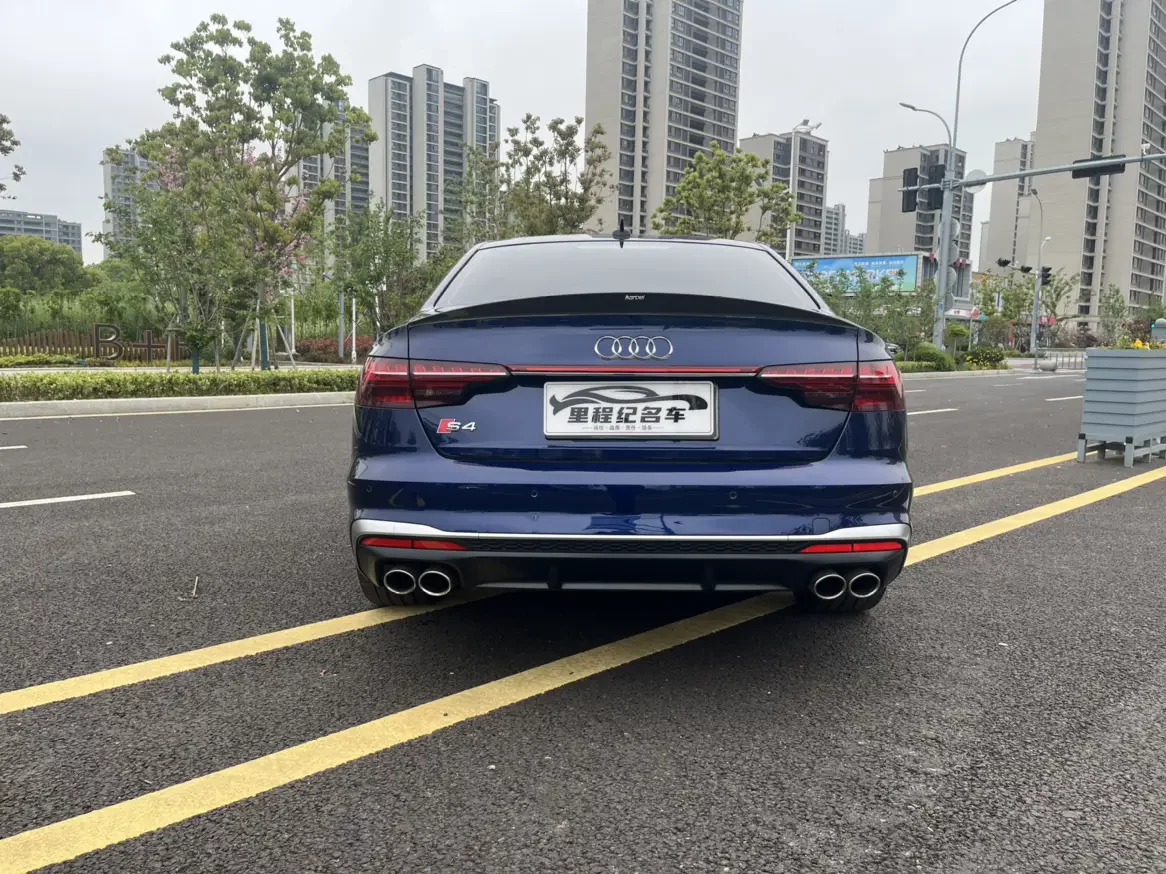 Audi S4
