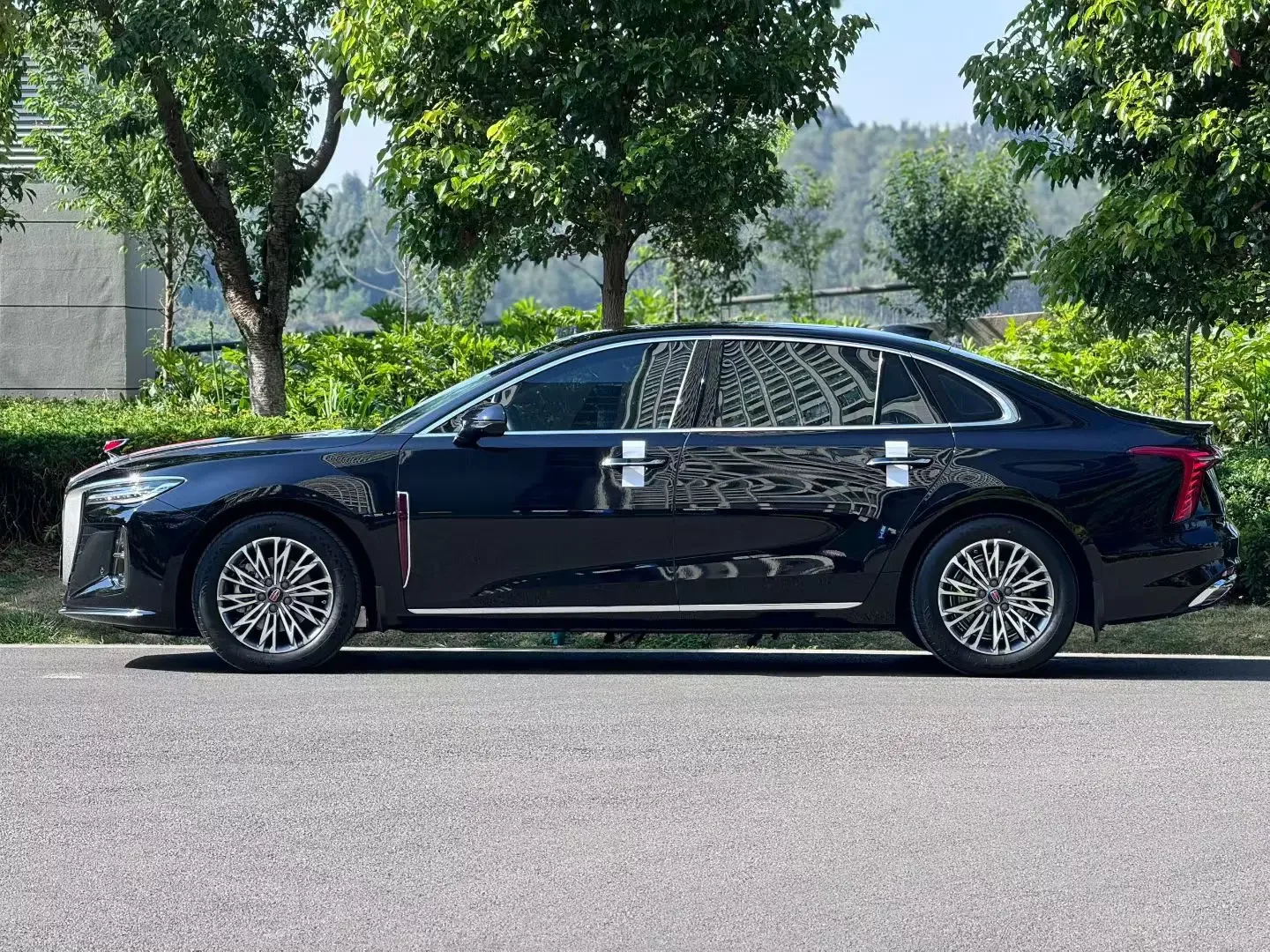 Hongqi H5