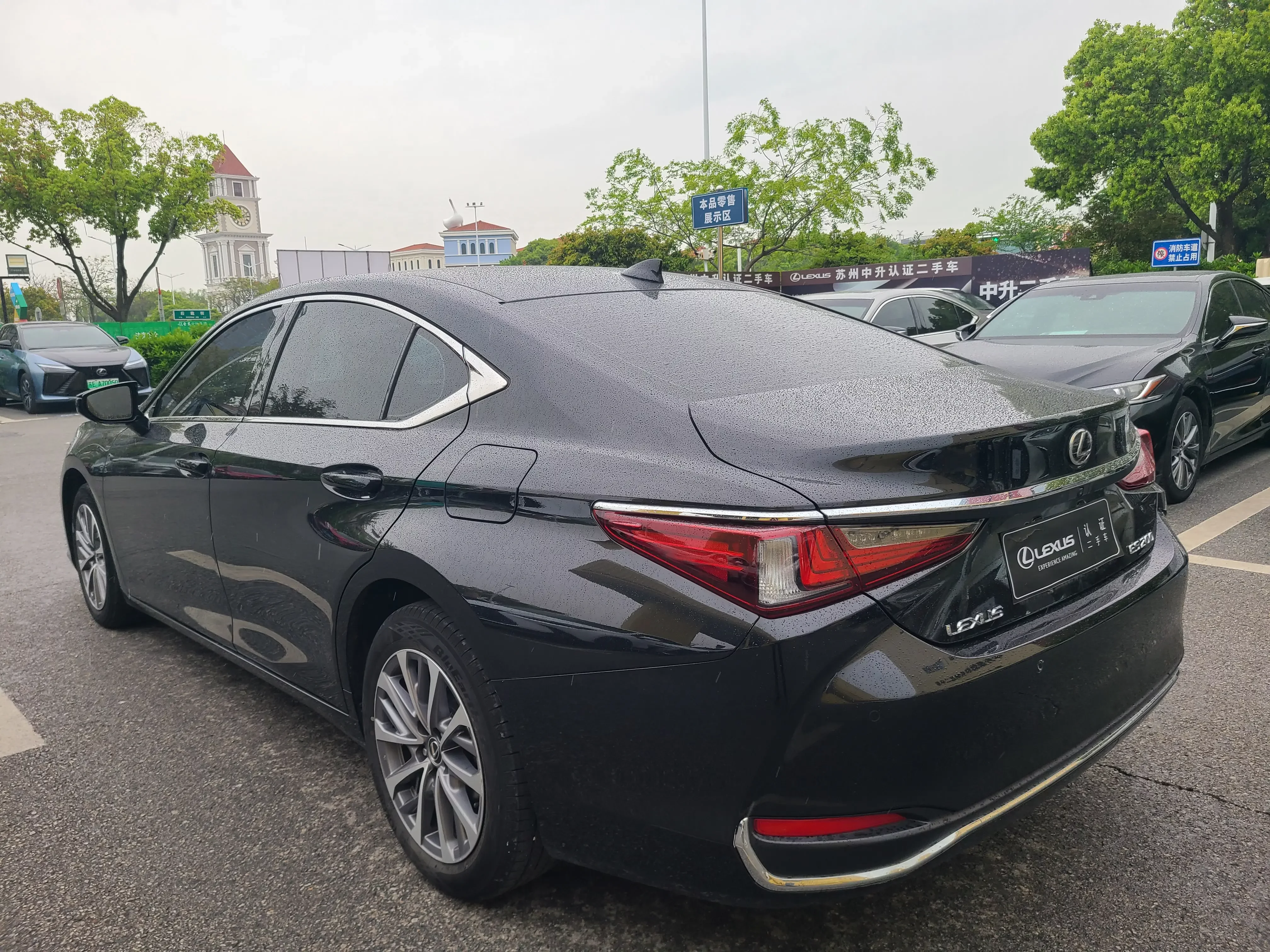 Lexus ES