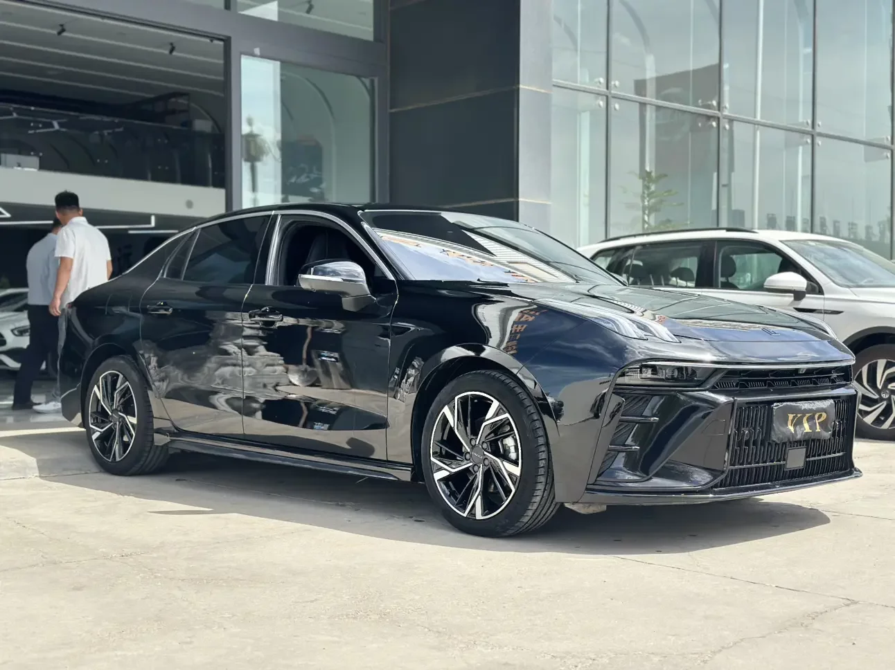 Lynk & Co 03