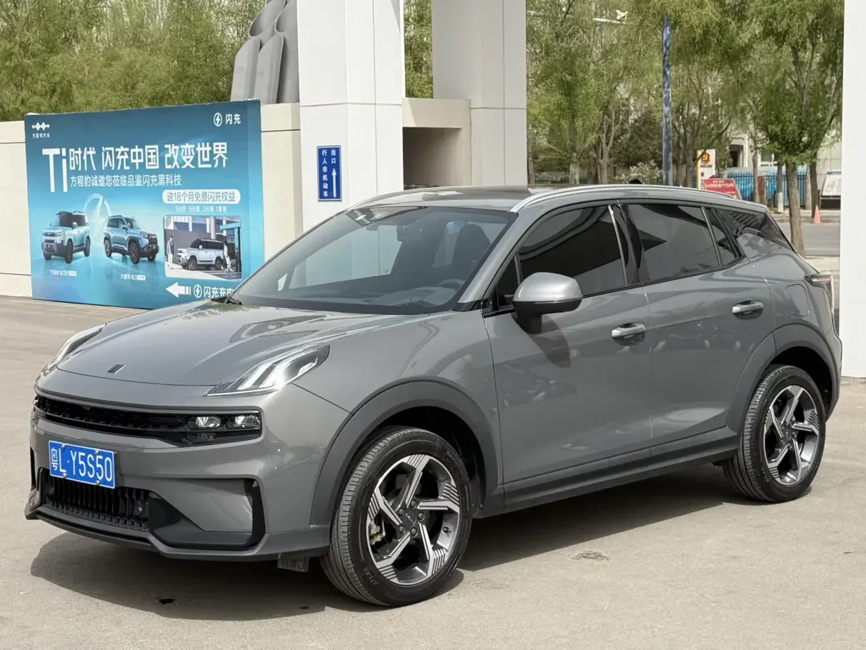 Lynk & Co 06