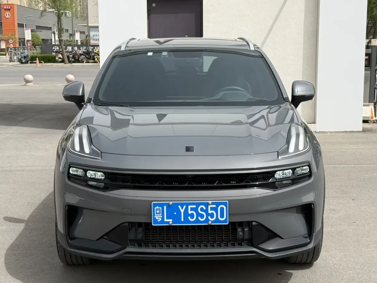 Lynk & Co 06