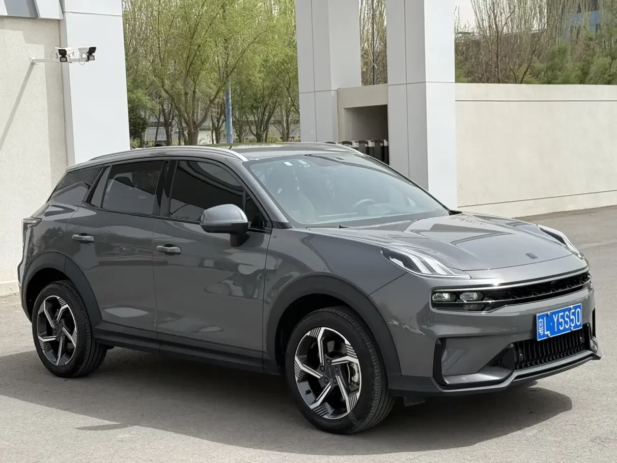 Lynk & Co 06