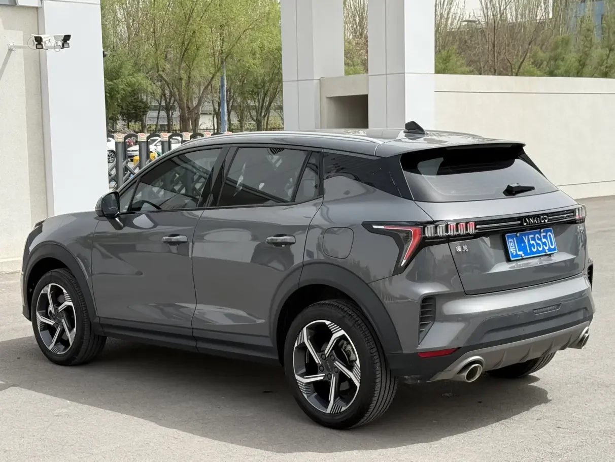 Lynk & Co 06