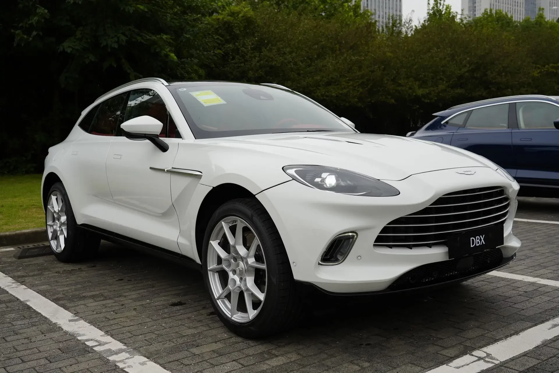 Aston Martin DBX