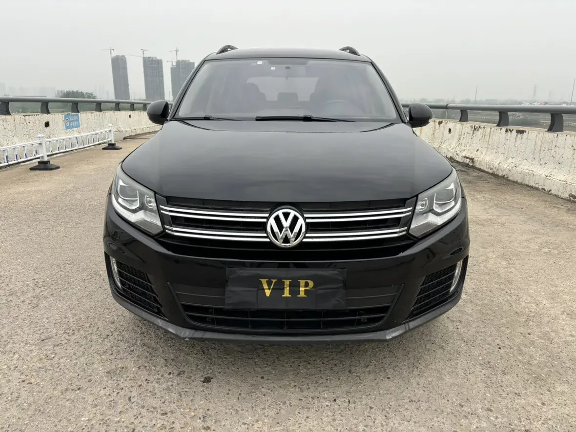 Volkswagen Tiguan (Tharu)