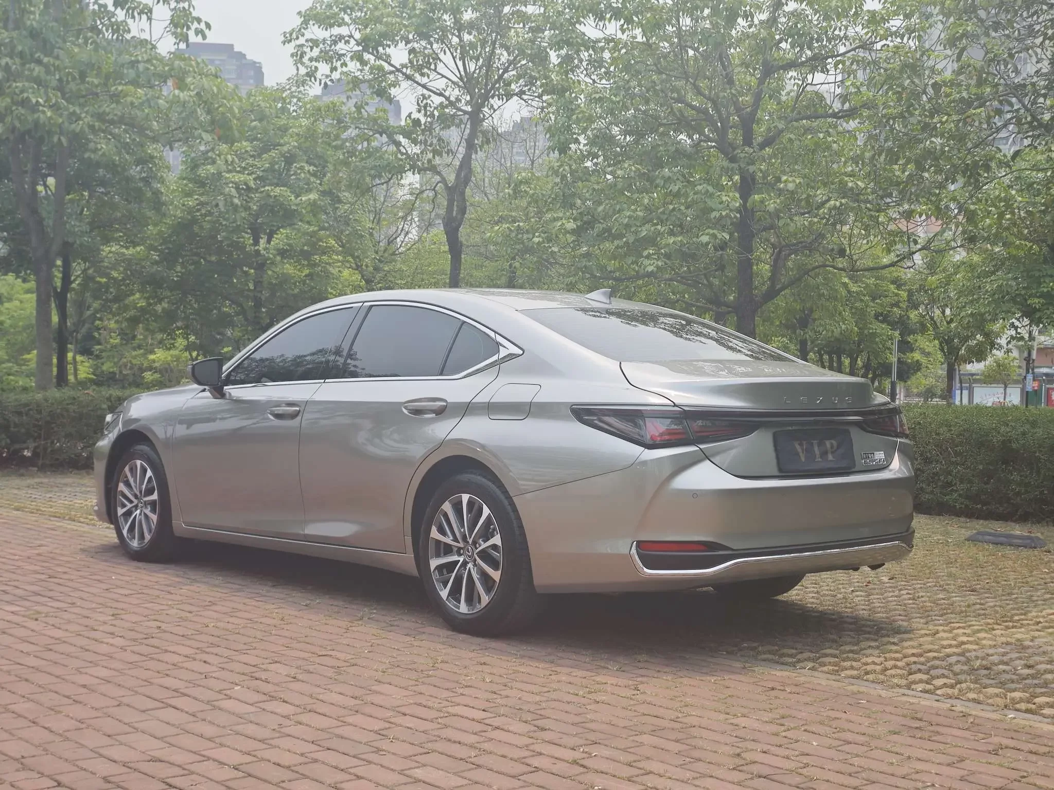 Lexus ES