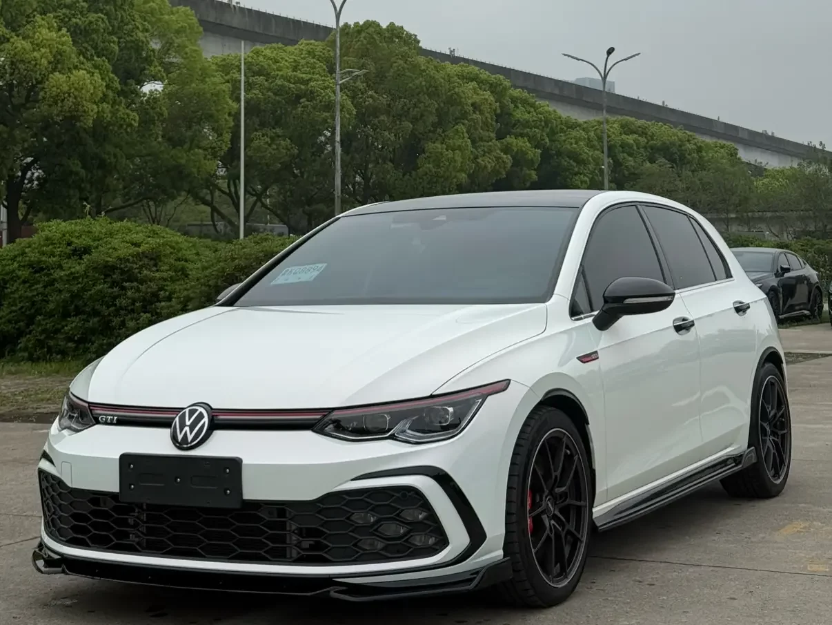 Volkswagen Golf GTI