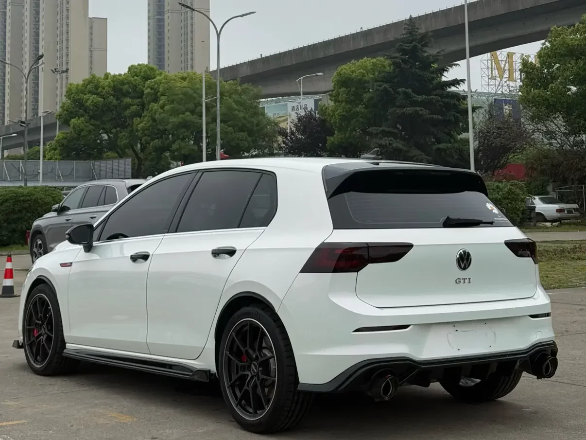 Volkswagen Golf GTI